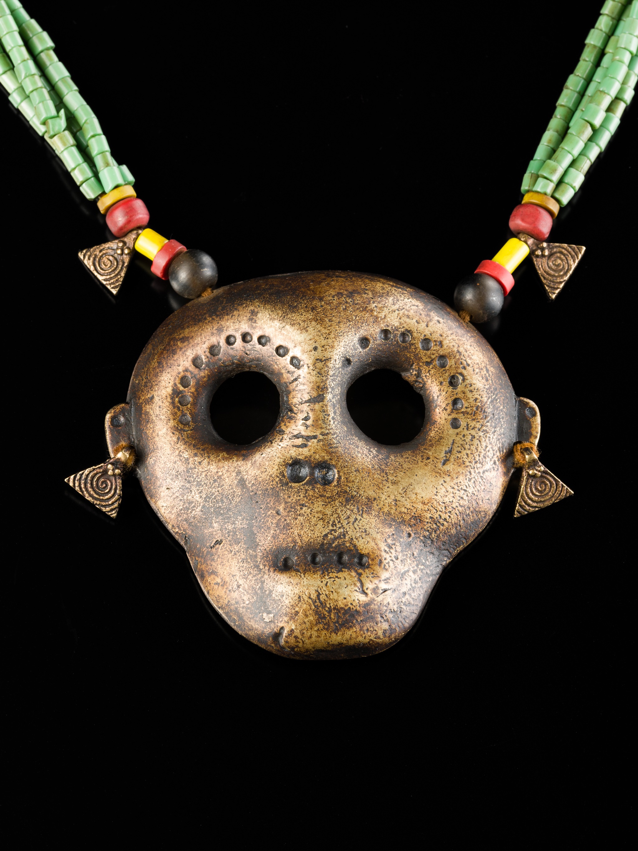 A BRONZE NAGA HEADHUNTER'S TROPHY HEAD NECKLACE - Image 2 of 7