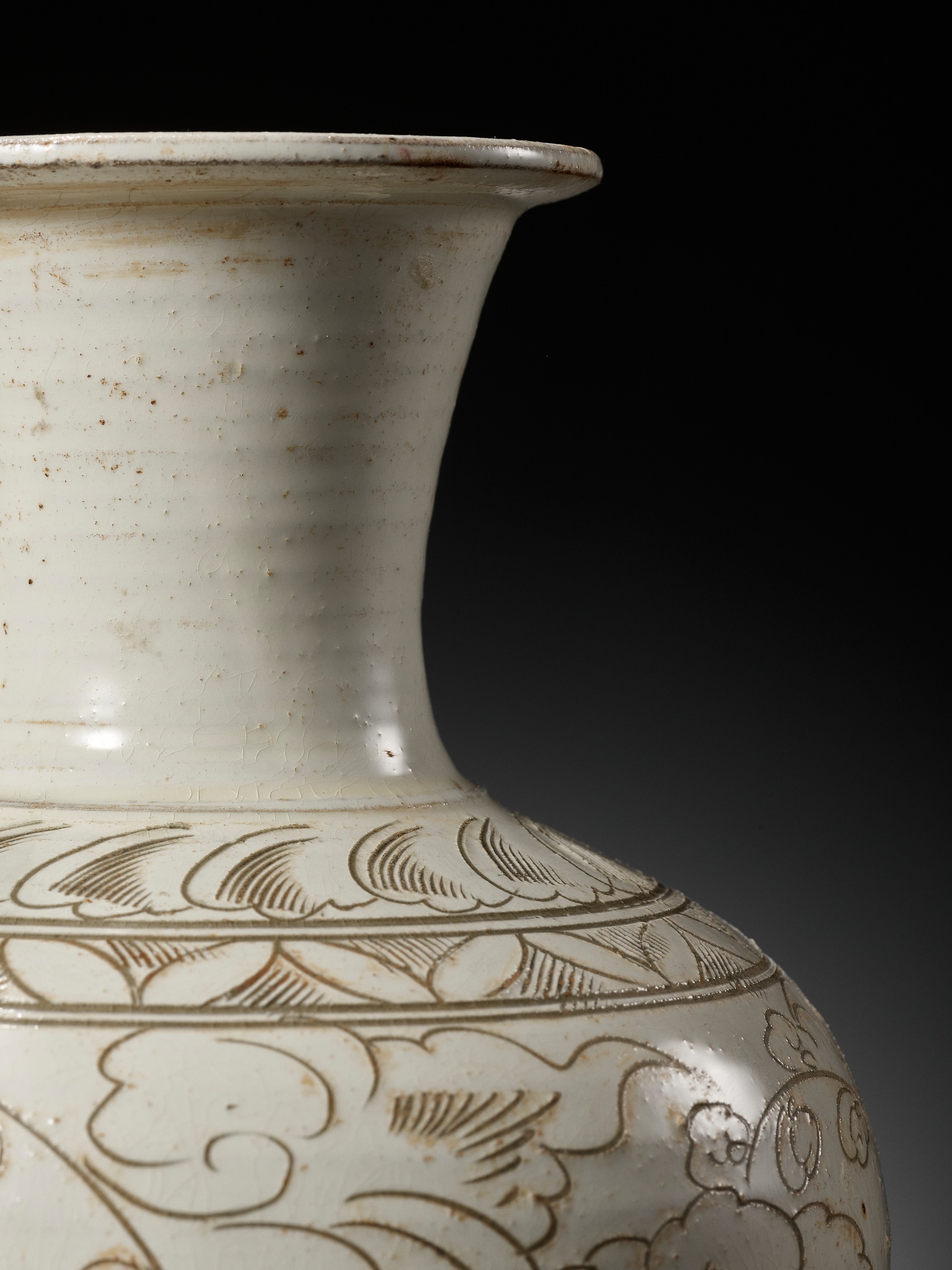 A CARVED CIZHOU SGRAFFIATO VASE, NORTHERN SONG DYNASTY - Image 10 of 17