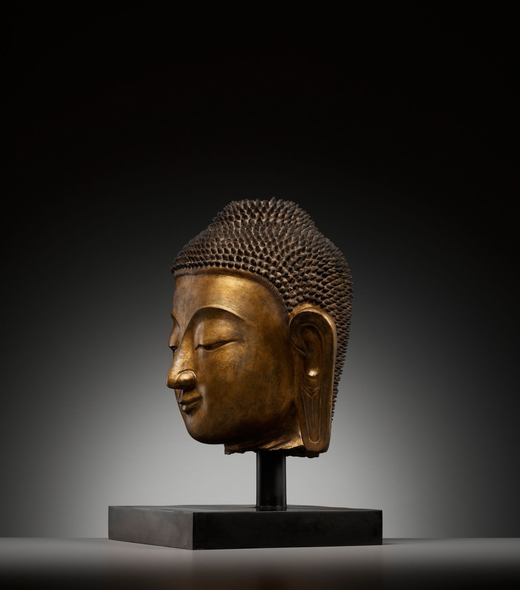 A LARGE GILT DRY LACQUER HEAD OF BUDDHA, SHAN STYLE, BURMA, 19TH CENTURY - Image 8 of 10