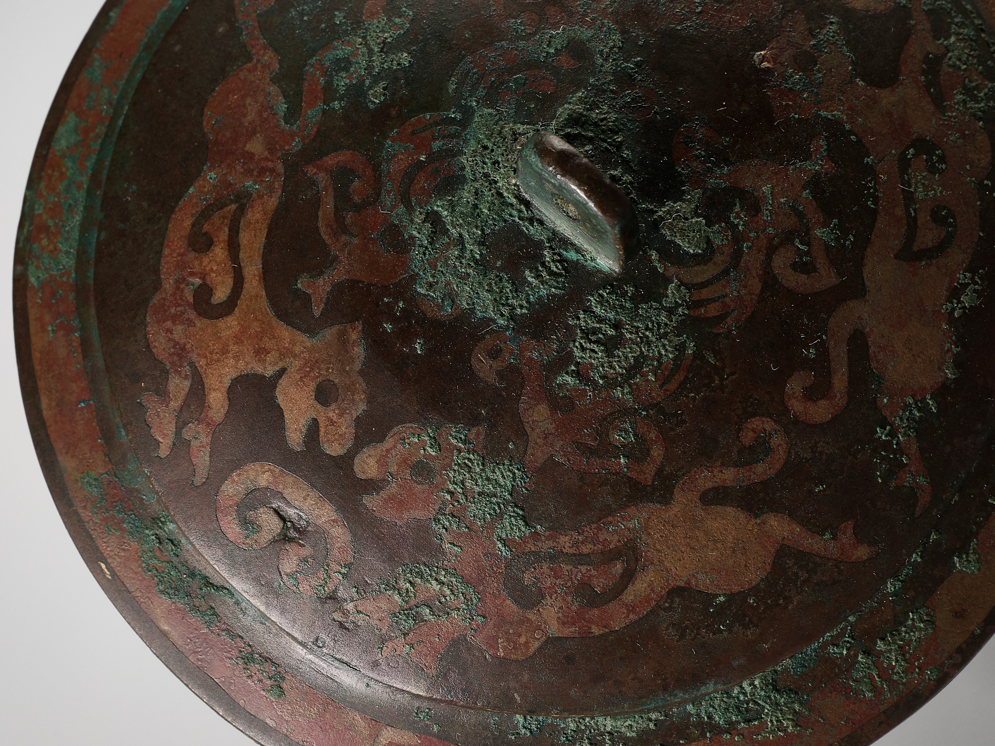A COPPER-INLAID BRONZE RITUAL WINE VESSEL AND COVER, HU, EASTERN ZHOU DYNASTY - Image 7 of 27