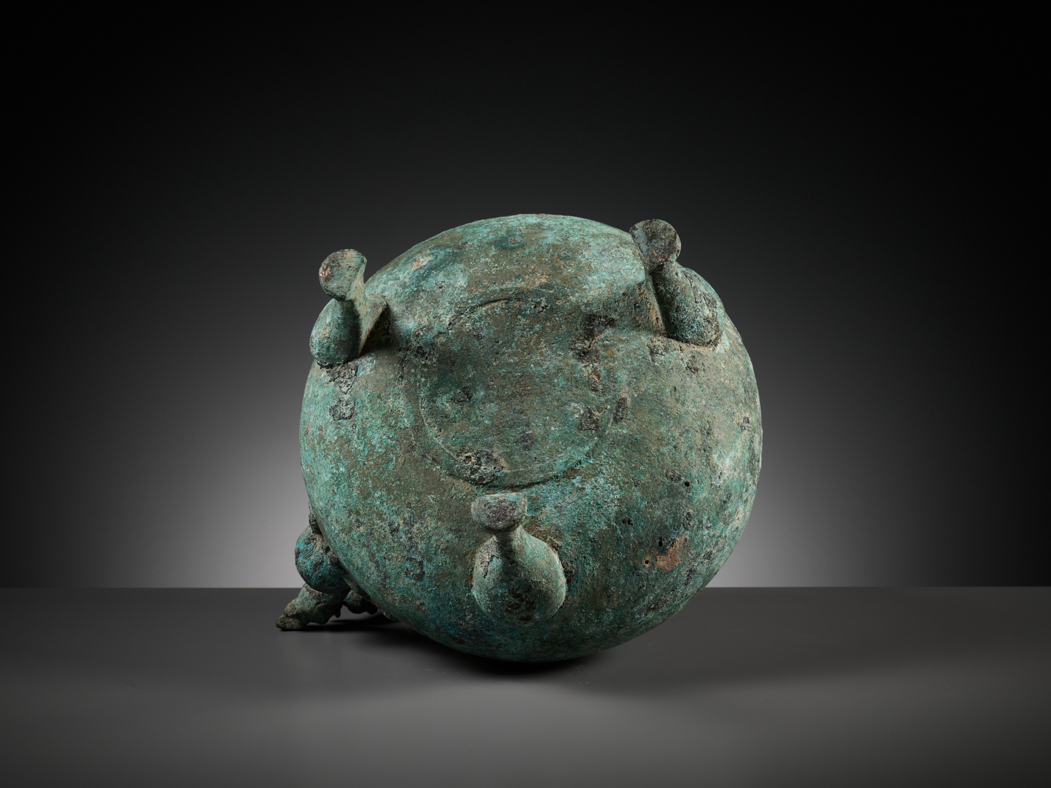 A BRONZE TRIPOD RITUAL VESSEL AND COVER, HE, LATE WARRING STATES TO WESTERN HAN PERIOD - Image 19 of 20