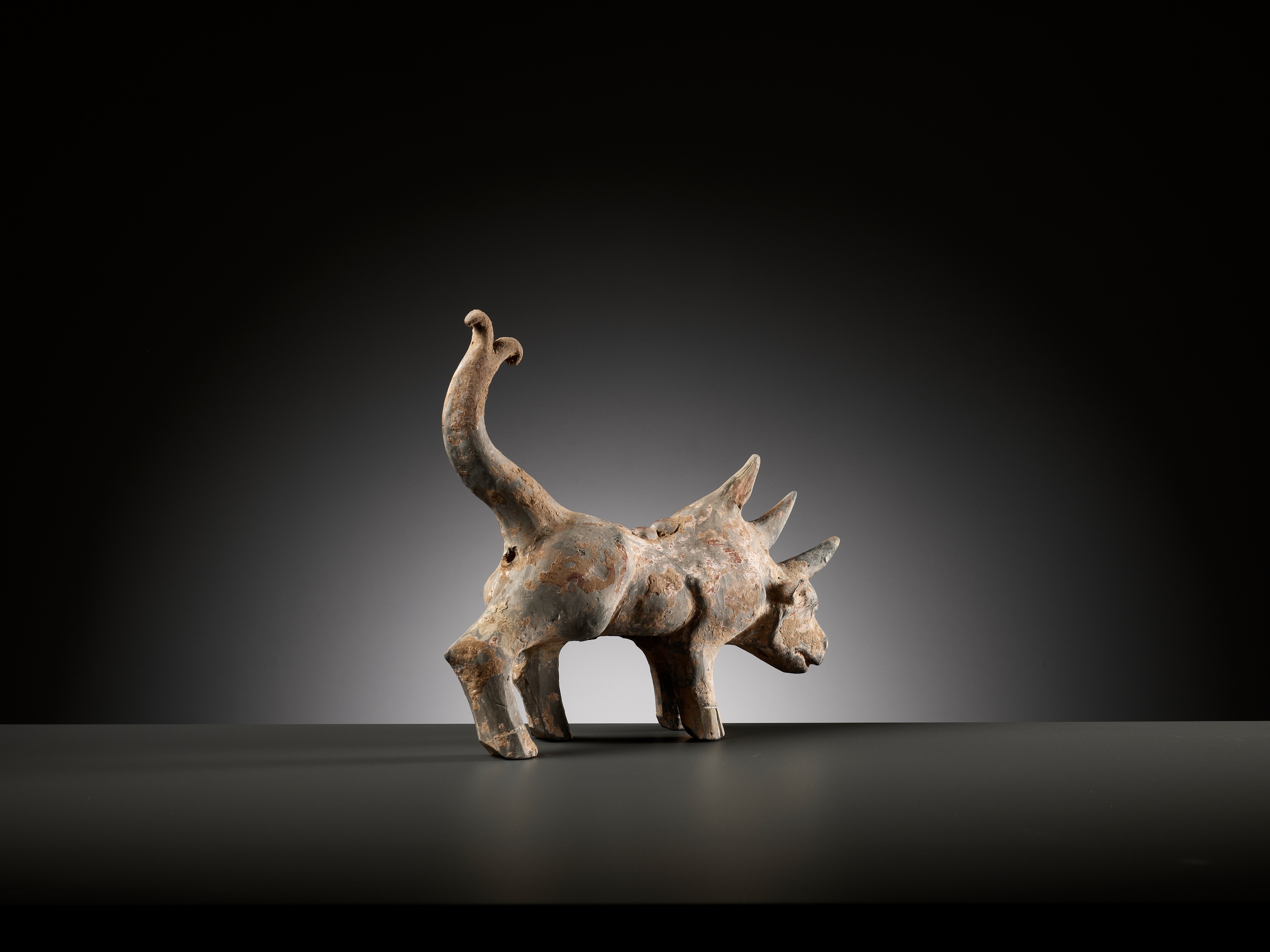 A PAINTED GRAY POTTERY FIGURE OF A TRICORN, HAN DYNASTY - Image 10 of 11