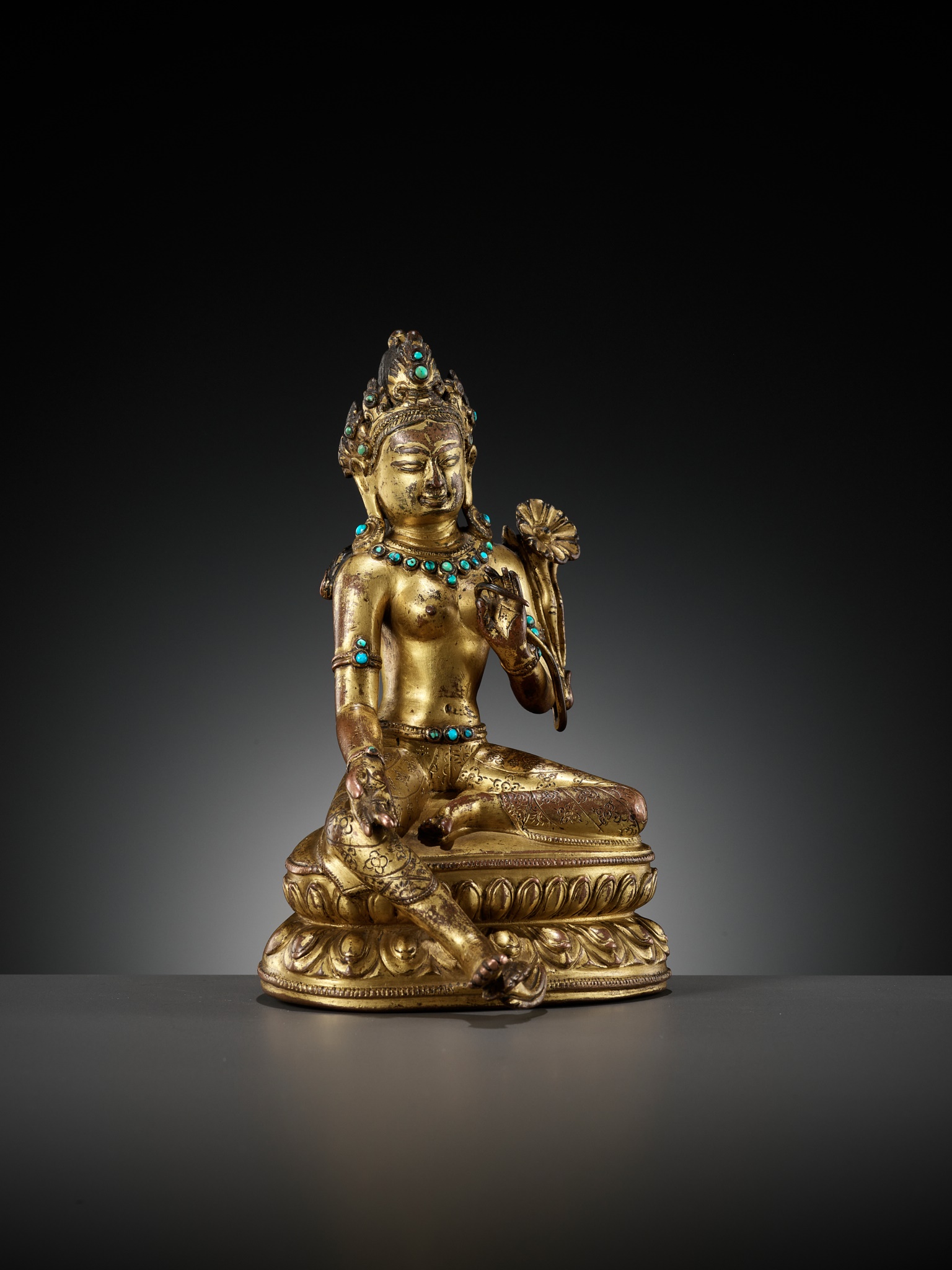 A GILT AND TURQUOISE-INLAID COPPER ALLOY FIGURE OF GREEN TARA, DENSATIL STYLE, TIBET, 14TH CENTURY - Image 13 of 16