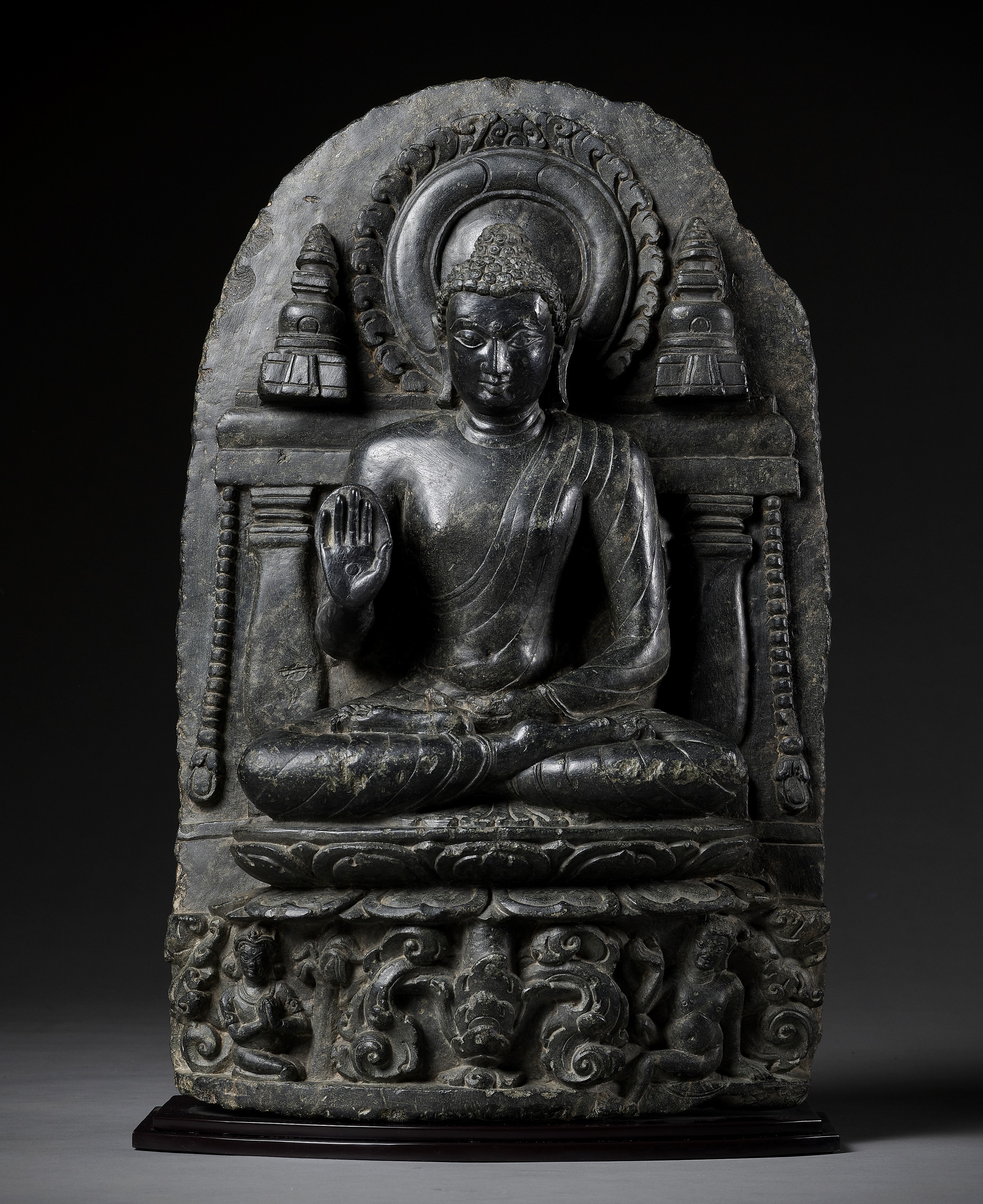 A BLACK SCHIST STELE OF BUDDHA SHAKYAMUNI, PALA PERIOD - Image 2 of 17