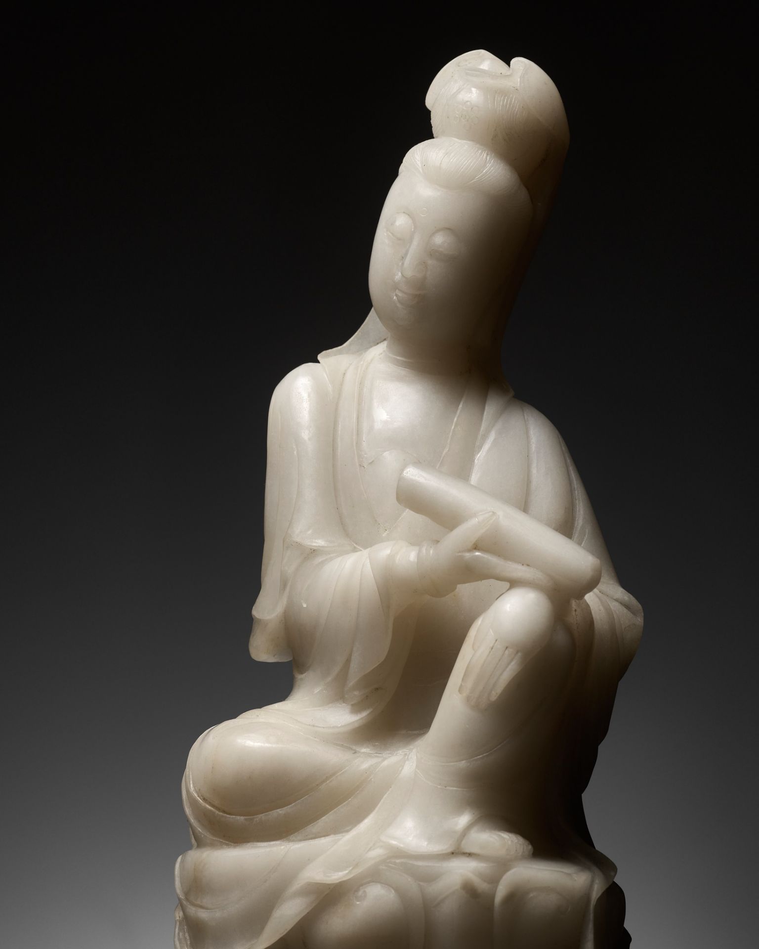 A CARVED ALABASTER FIGURE OF GUANYIN, LATE QING DYNASTY