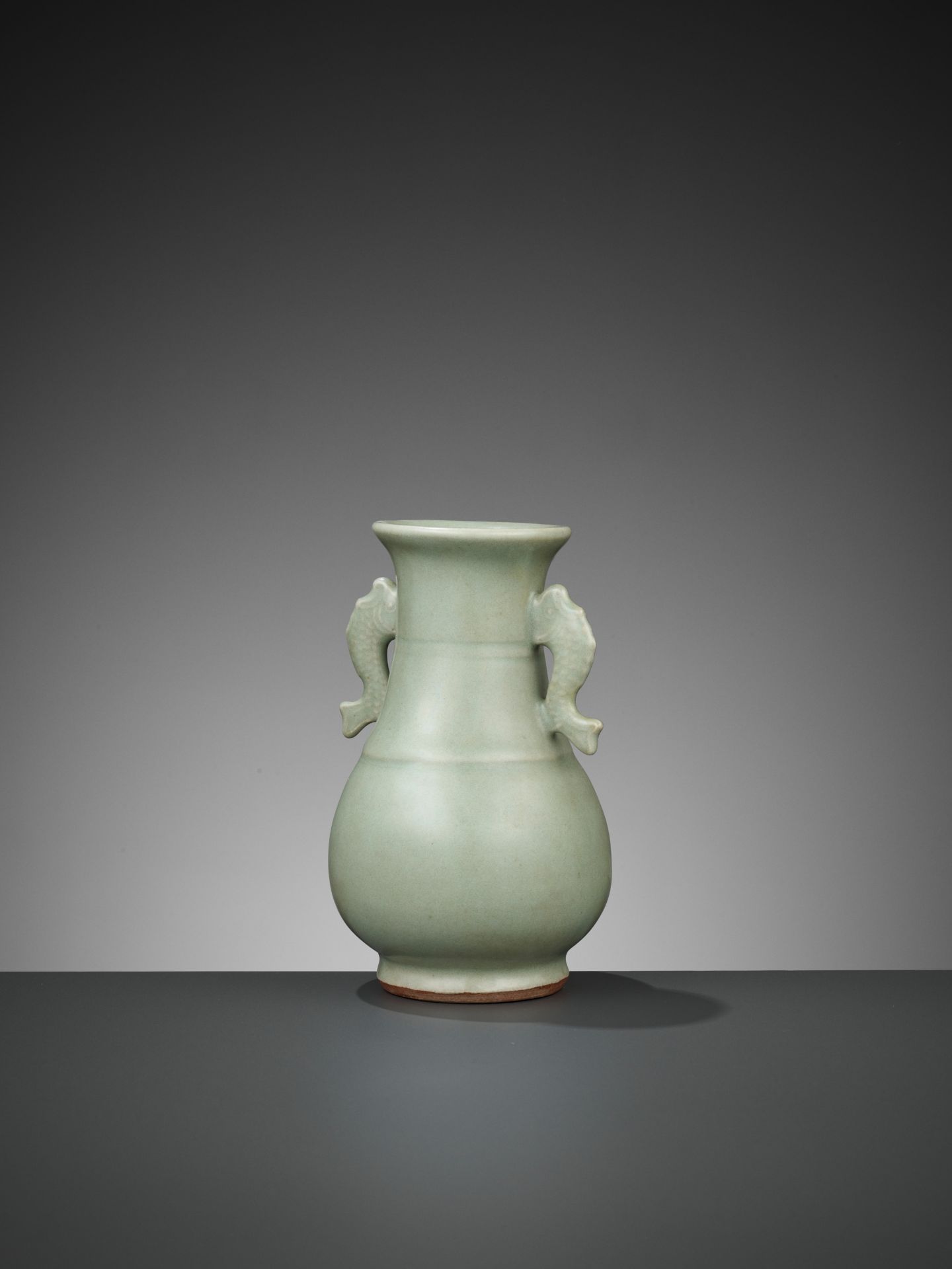 A LONGQUAN CELADON 'TWIN FISH' VASE, SOUTHERN SONG TO YUAN DYNASTY - Image 3 of 10