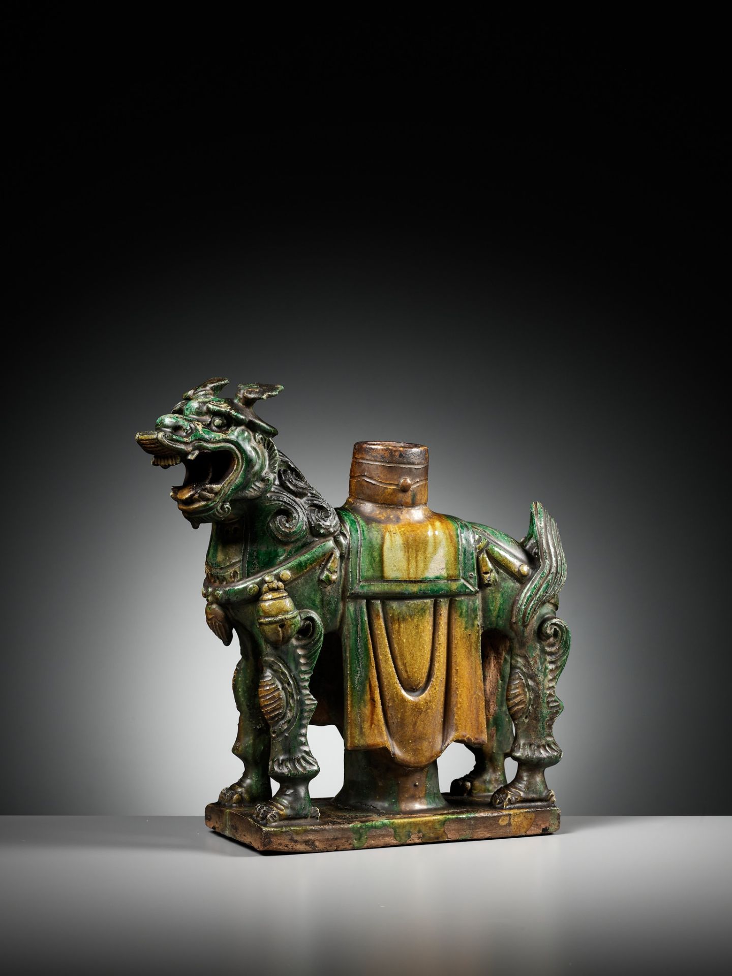 A LARGE SANCAI GLAZED 'BUDDHIST LION' CANDLEHOLDER, MING DYNASTY - Image 7 of 12