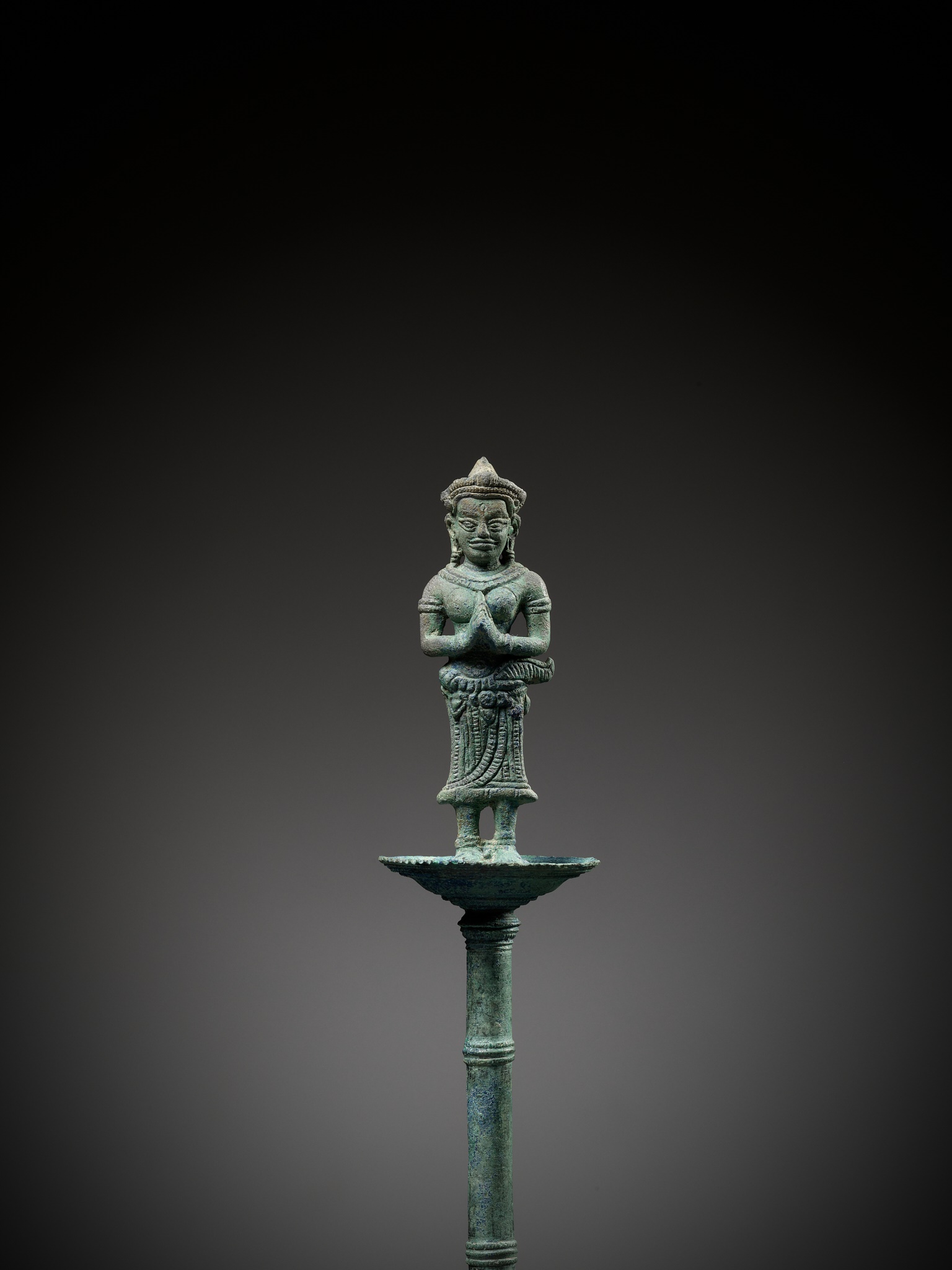 A KHMER BRONZE FITTING WITH A FIGURE OF A FEMALE DEITY, ANGKOR PERIOD - Image 6 of 15