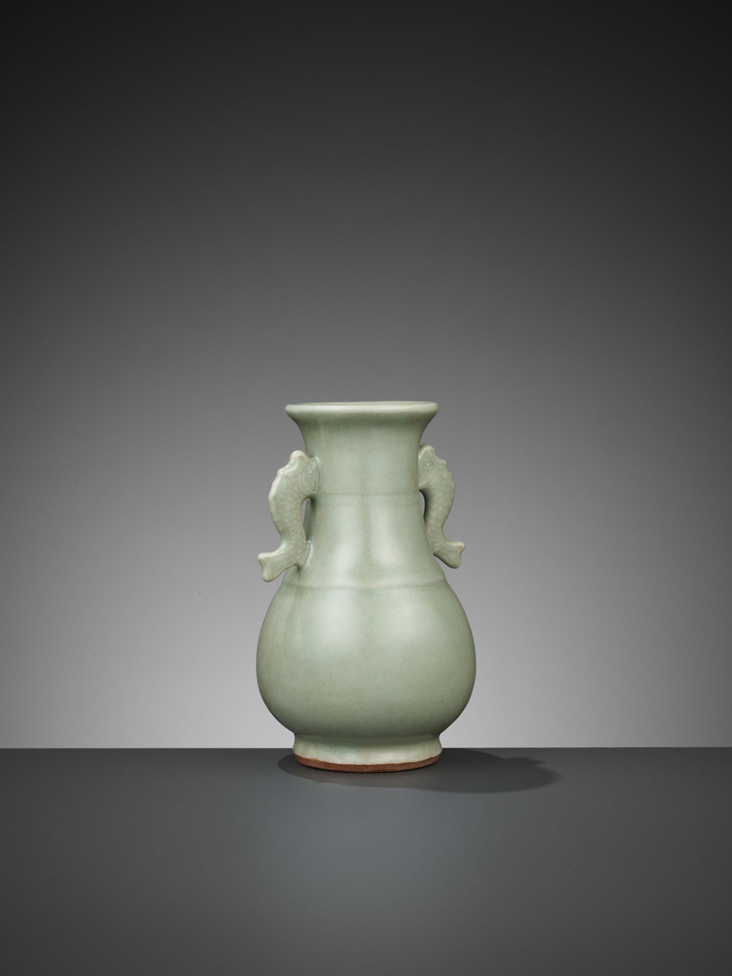 A LONGQUAN CELADON 'TWIN FISH' VASE, SOUTHERN SONG TO YUAN DYNASTY - Image 10 of 10