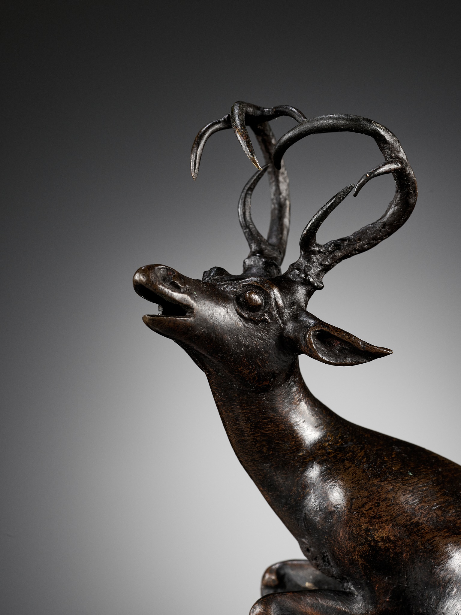 A BRONZE 'DEER' WATERDROPPER, LATE MING TO EARLY QING DYNASTY - Image 6 of 13