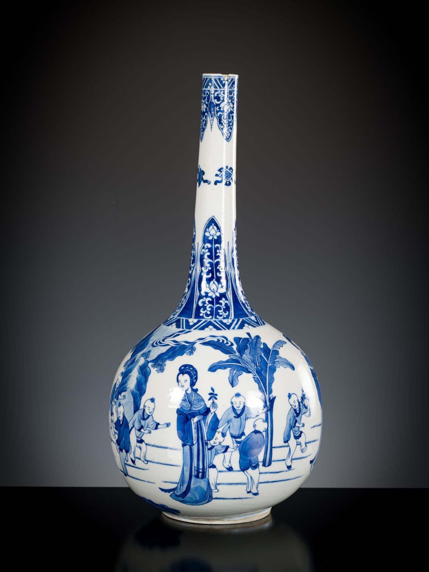 A LARGE BLUE AND WHITE 'PLAYING DISCIPLES' BOTTLE VASE, CHINA, 18th - 19th CENTURY - Image 8 of 9
