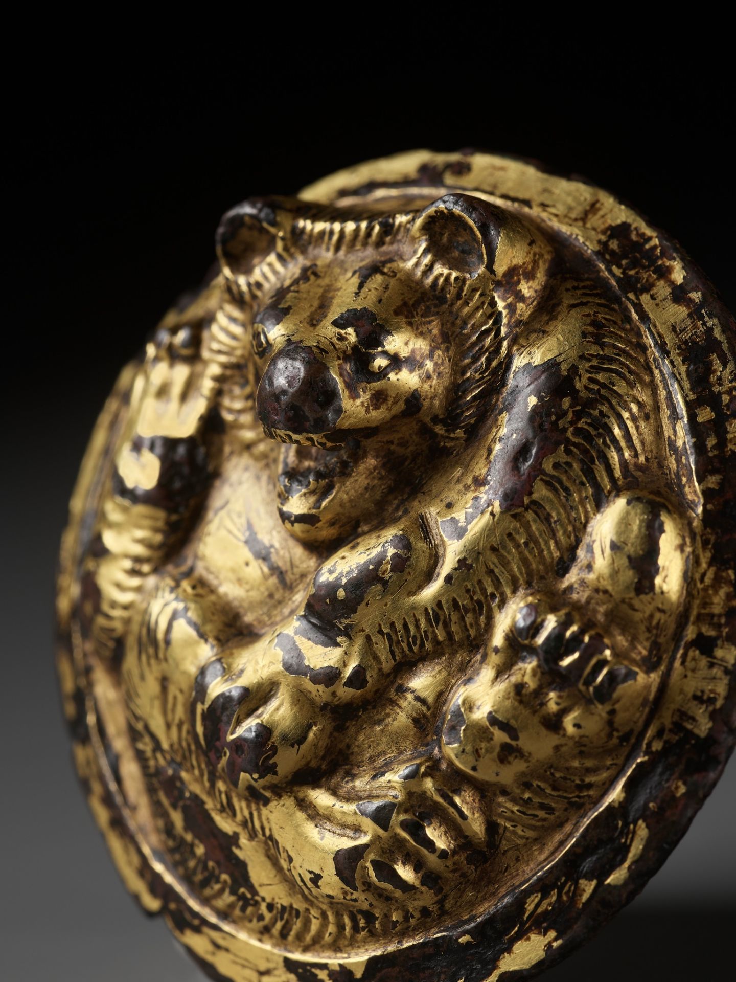 A GILT BRONZE 'BEAR' WEIGHT, HAN DYNASTY, EX ADOLPHE STOCLET COLLECTION - Image 3 of 13