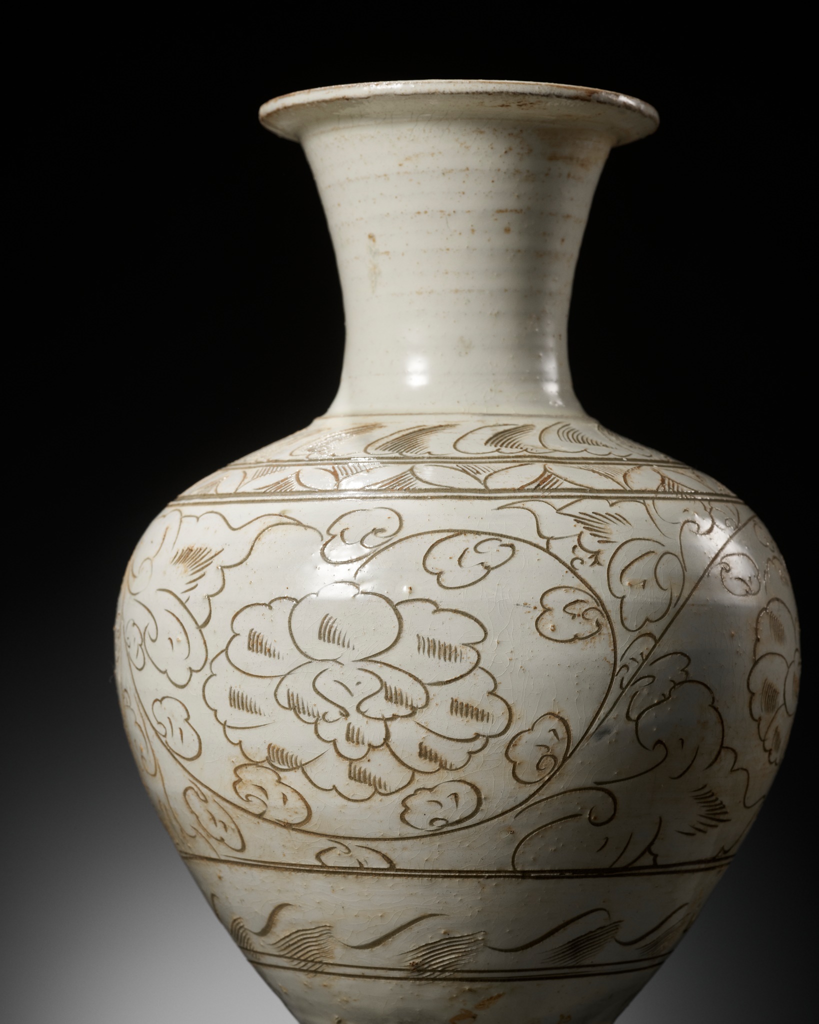 A CARVED CIZHOU SGRAFFIATO VASE, NORTHERN SONG DYNASTY