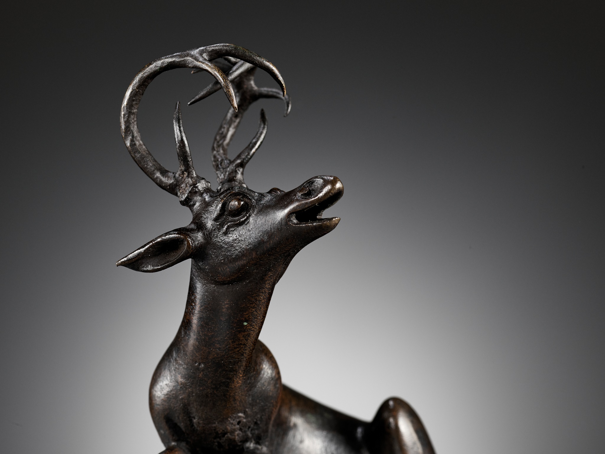 A BRONZE 'DEER' WATERDROPPER, LATE MING TO EARLY QING DYNASTY - Image 10 of 13