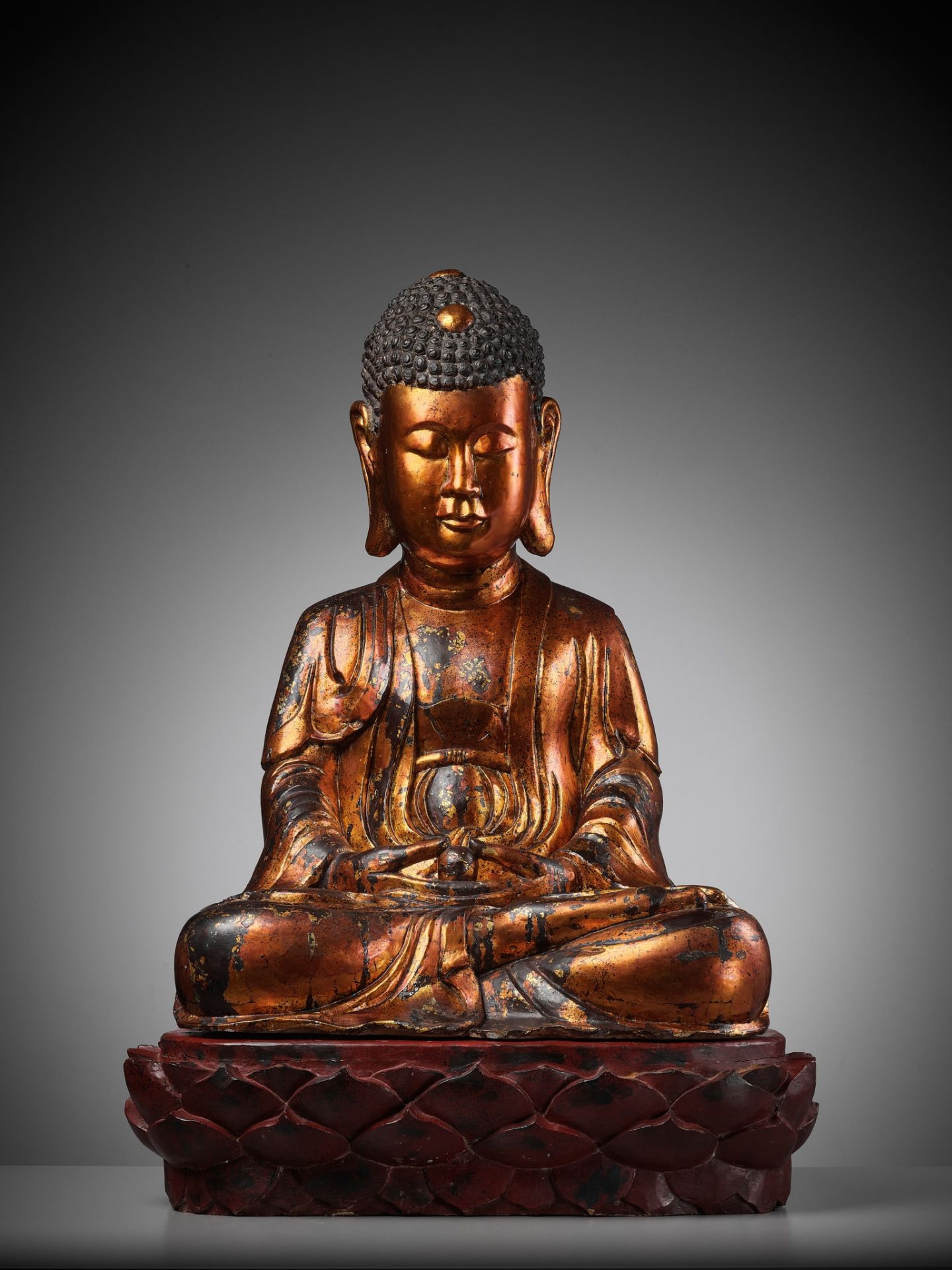 AN EXTRAORDINARY LARGE GILT-LACQUER WOOD STATUE OF BUDDHA, VIETNAM, 17TH-18TH CENTURY - Image 3 of 11