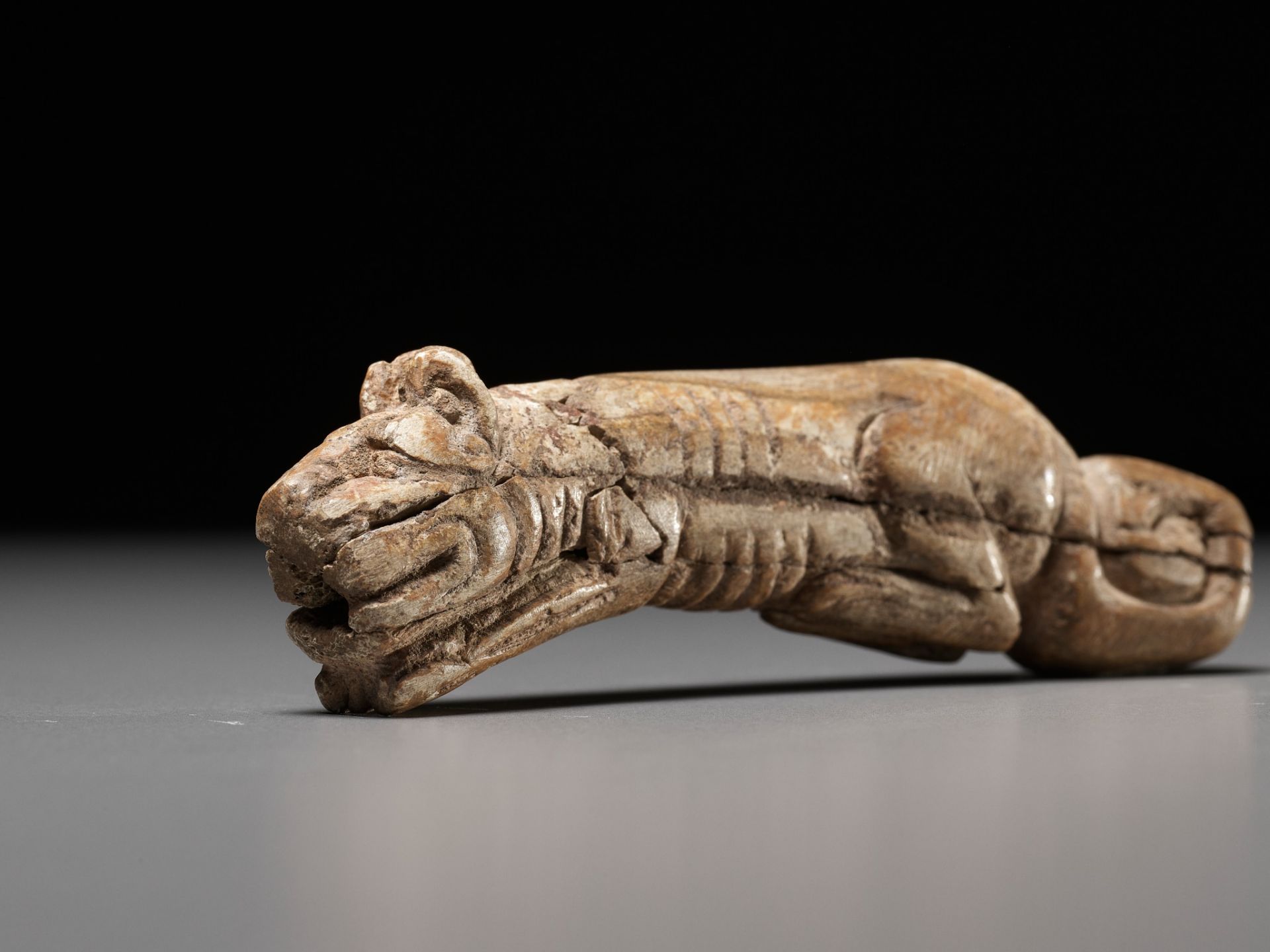 A RARE CARVED BONE FIGURE OF A TIGER, SHANG DYNASTY - Image 15 of 18
