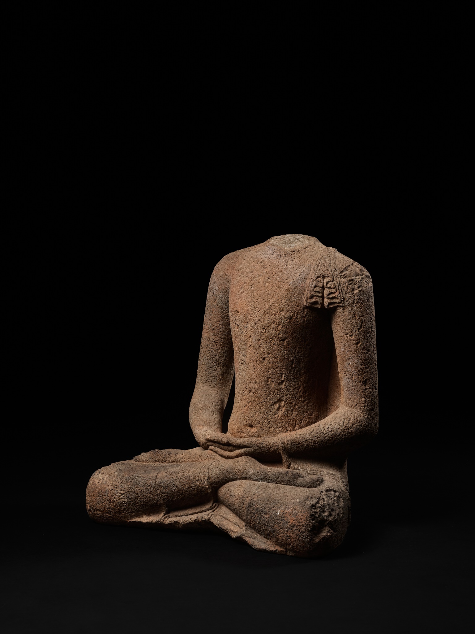 A RARE AND LARGE ANDESITE TORSO OF BUDDHA AMITABHA, CENTRAL JAVANESE PERIOD, SHAILENDRA DYNASTY - Image 8 of 16