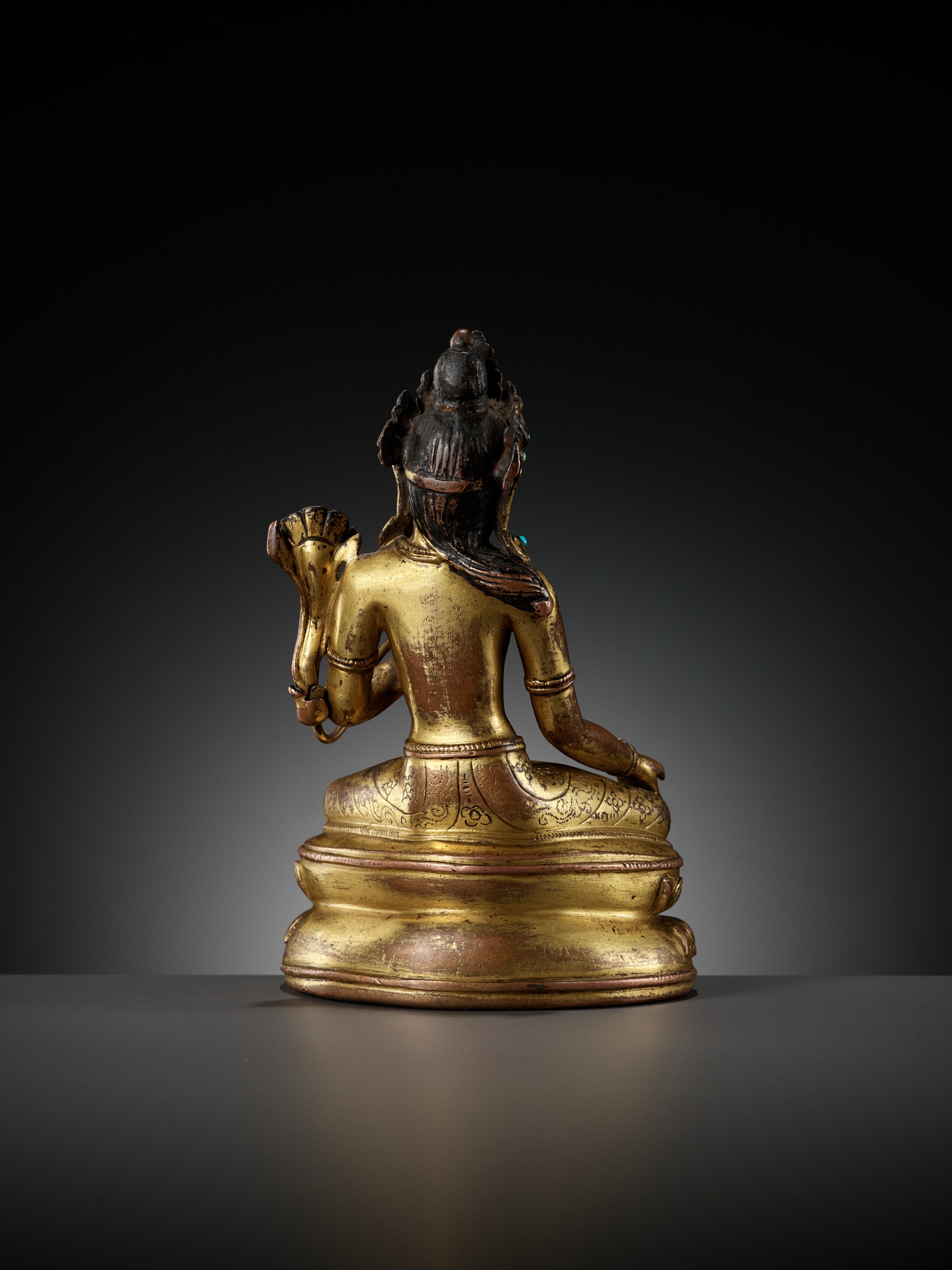 A GILT AND TURQUOISE-INLAID COPPER ALLOY FIGURE OF GREEN TARA, DENSATIL STYLE, TIBET, 14TH CENTURY - Image 11 of 16