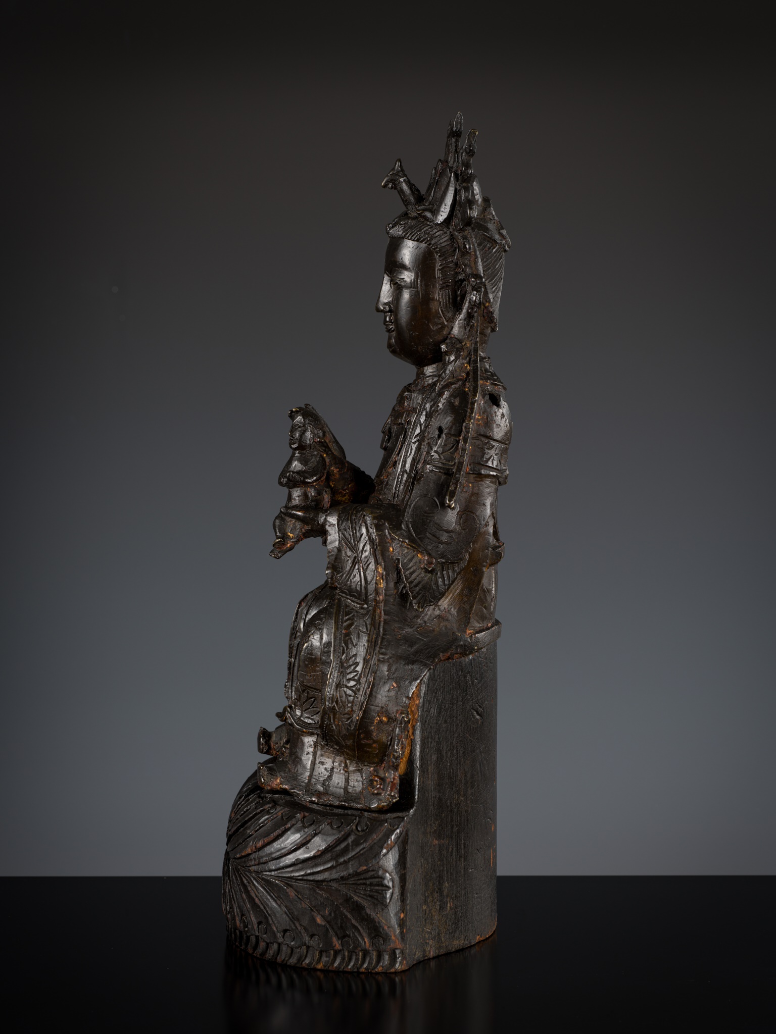 A BRONZE FIGURE OF SONGZI GUANYIN AND CHILD, MING DYNASTY - Image 6 of 10