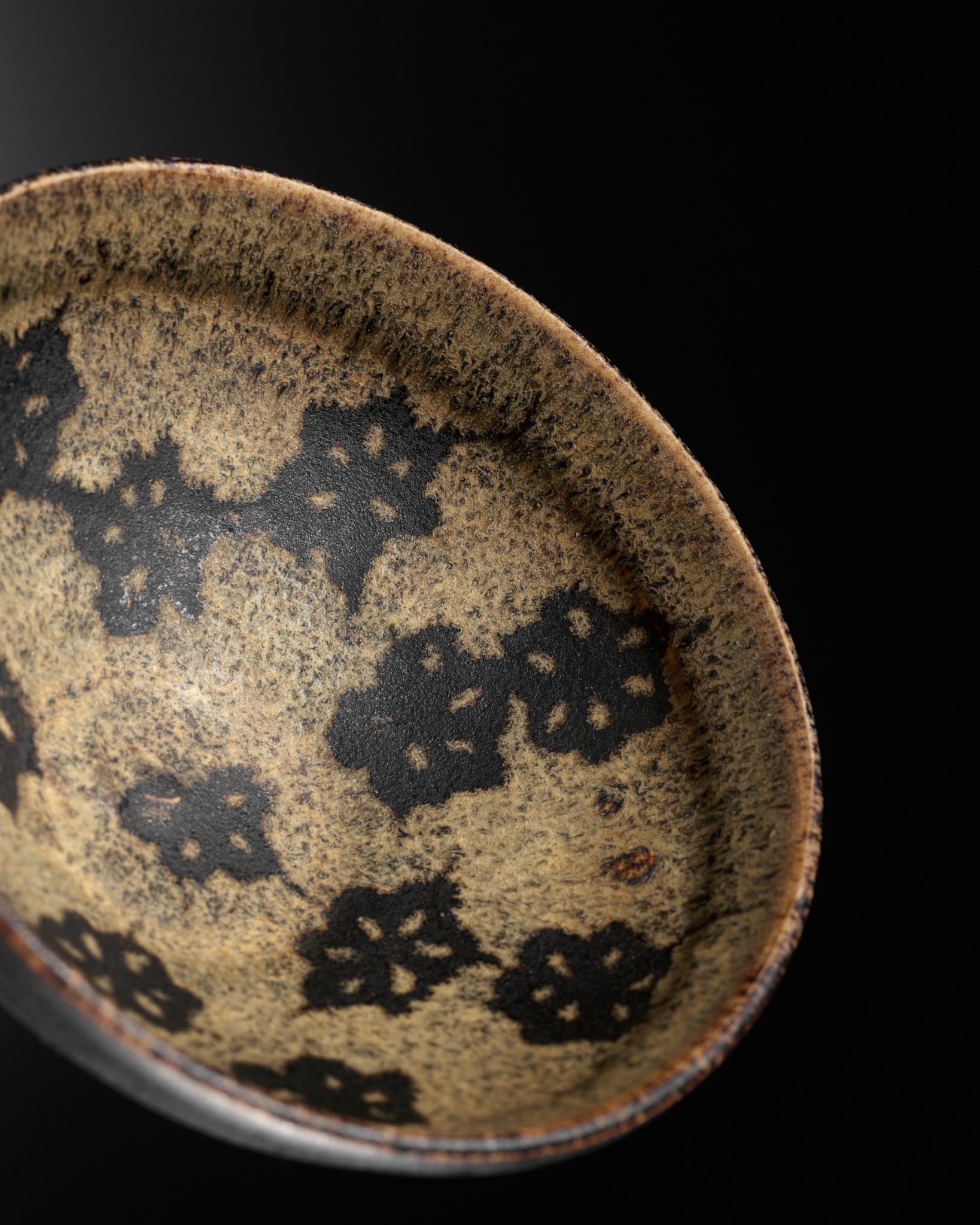 A JIZHOU PAPERCUT RESIST-DECORATED 'PRUNUS' BOWL, SOUTHERN SONG DYNASTY - Image 14 of 14