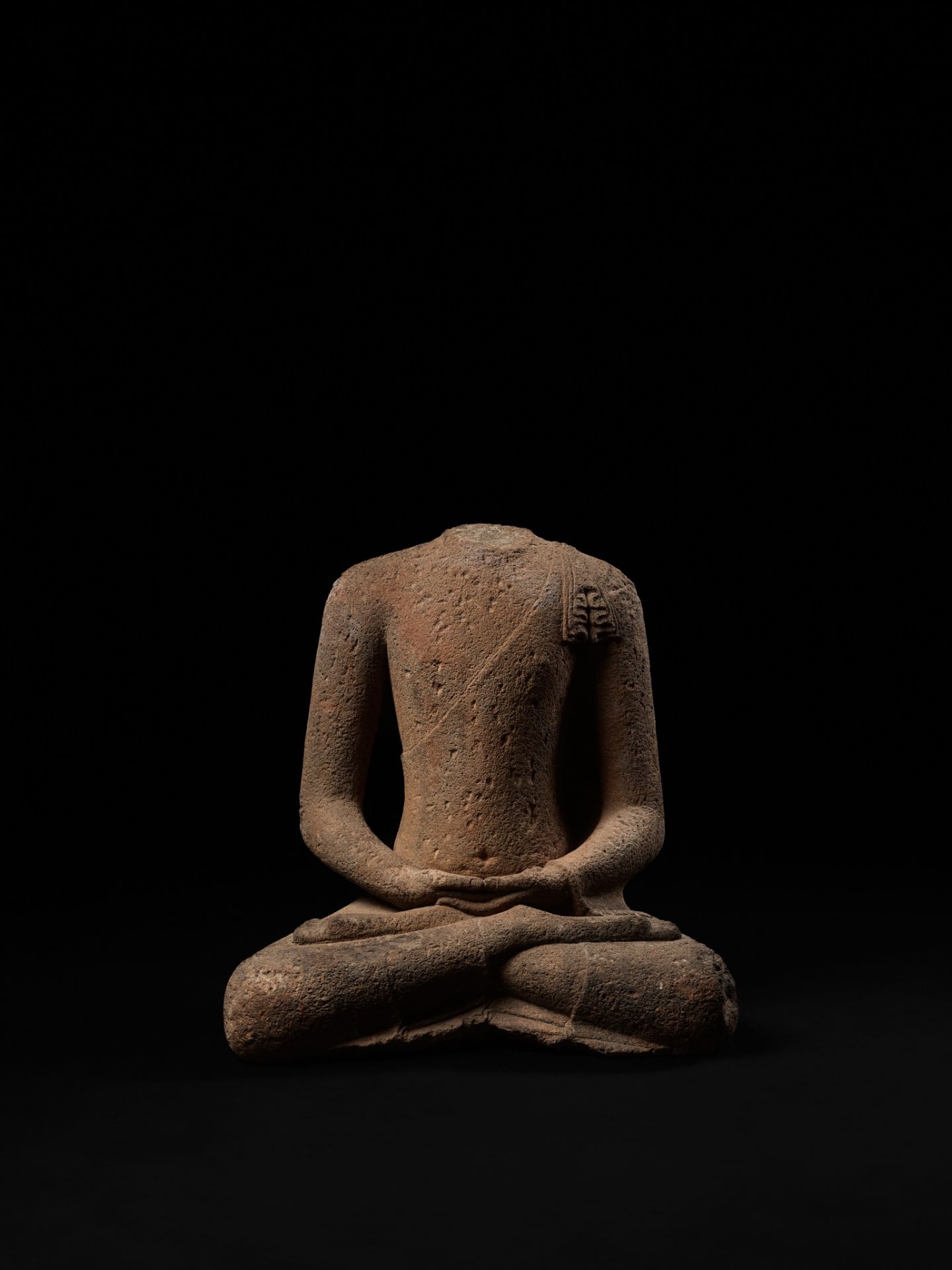 A RARE AND LARGE ANDESITE TORSO OF BUDDHA AMITABHA, CENTRAL JAVANESE PERIOD, SHAILENDRA DYNASTY - Image 7 of 16