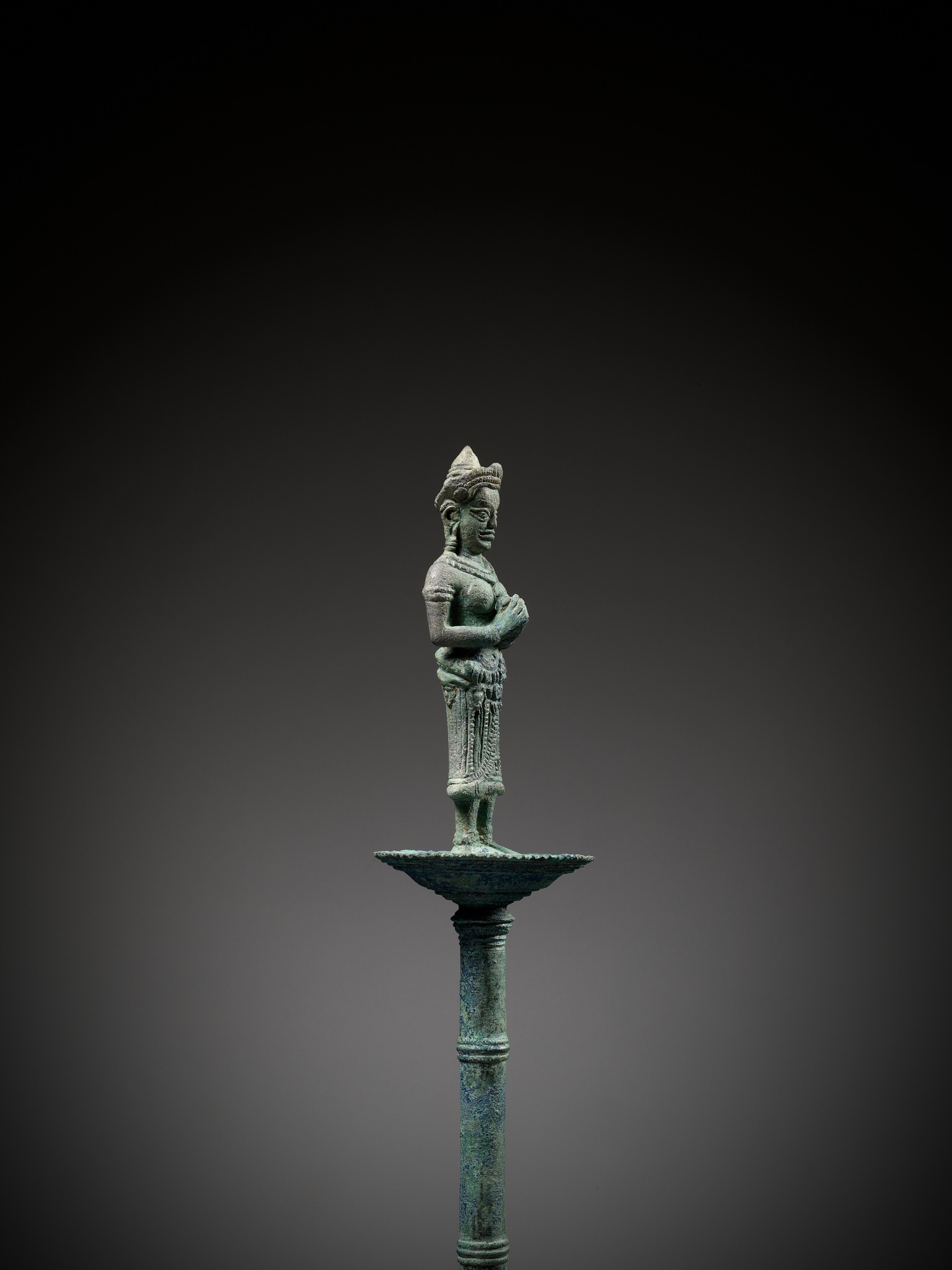 A KHMER BRONZE FITTING WITH A FIGURE OF A FEMALE DEITY, ANGKOR PERIOD - Image 9 of 15