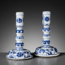 A PAIR OF BLUE AND WHITE CANDLESTICKS, KANGXI PERIOD