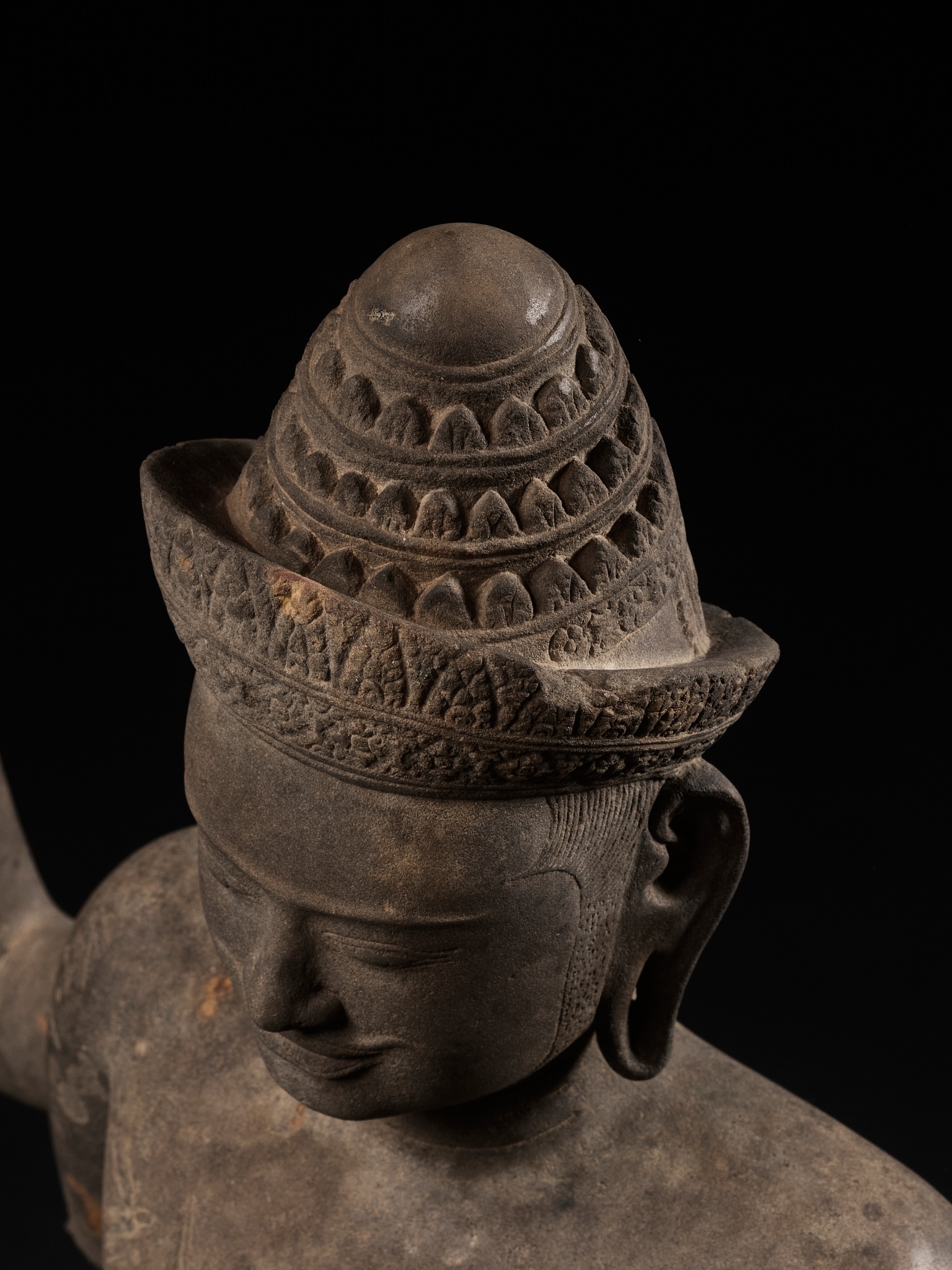 A KHMER SANDSTONE FIGURE OF A MALE DEITY, ANGKOR PERIOD - Image 2 of 13