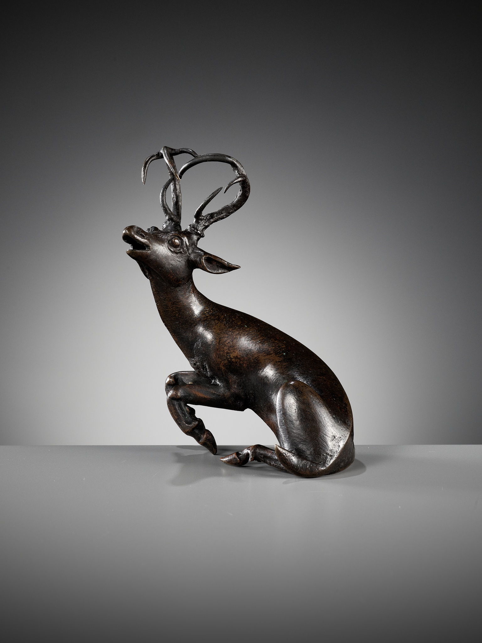 A BRONZE 'DEER' WATERDROPPER, LATE MING TO EARLY QING DYNASTY - Image 2 of 13