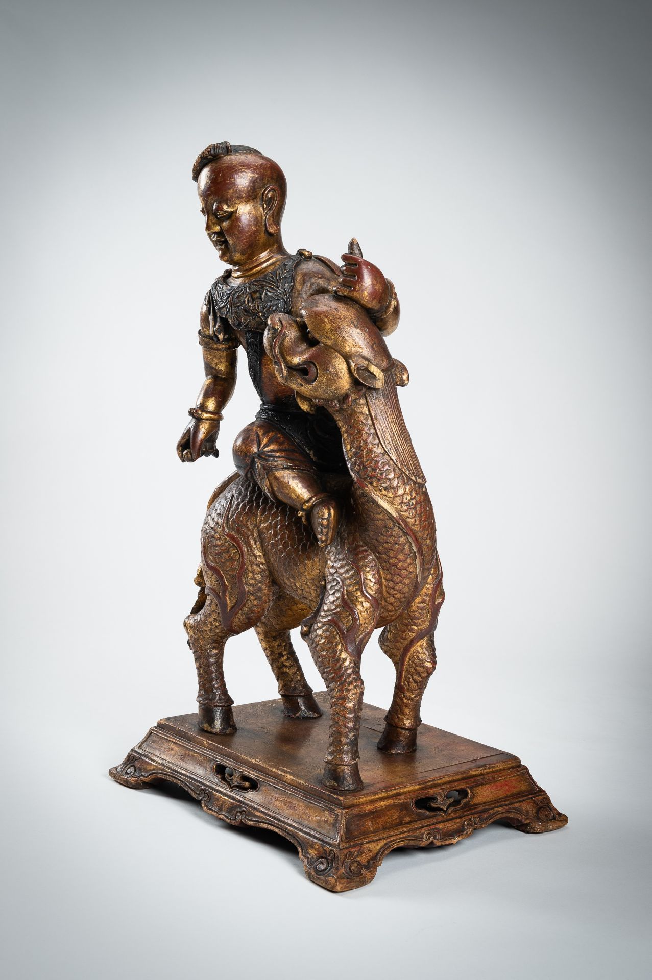 A VERY LARGE GILT-LACQUERED WOOD STATUE OF YOUNG BUDDHA RIDING QILIN - Image 12 of 20