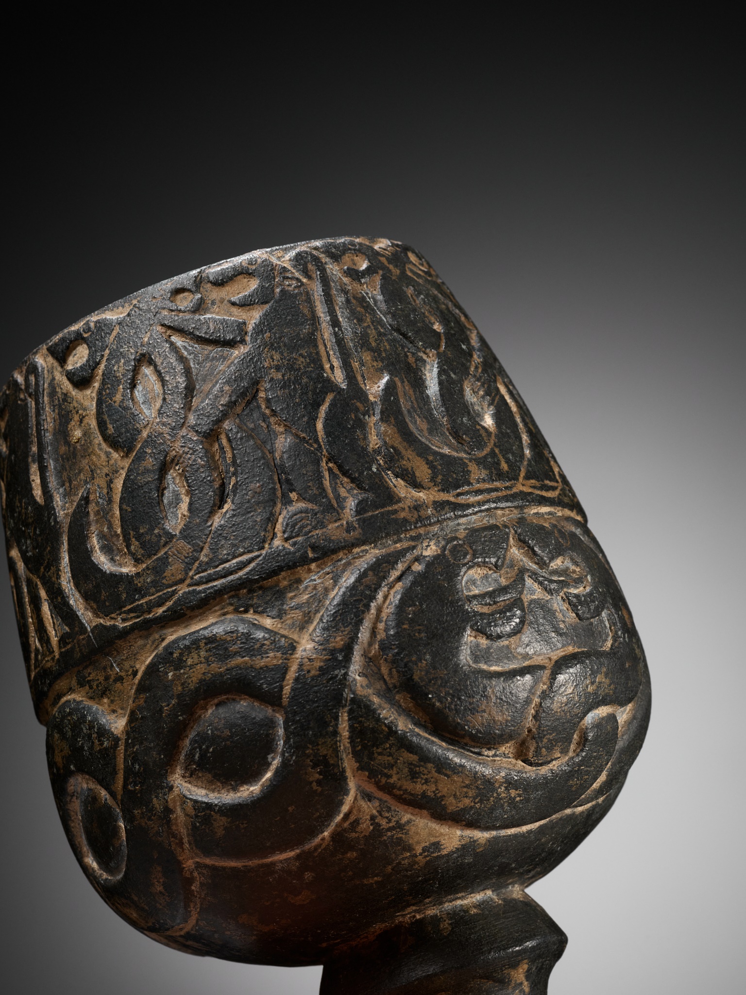 A LARGE AND HEAVY 'SNAKE AND LION' CHLORITE STEMCUP, JIROFT CULTURE, 3RD MILLENNIUM BC - Image 10 of 13