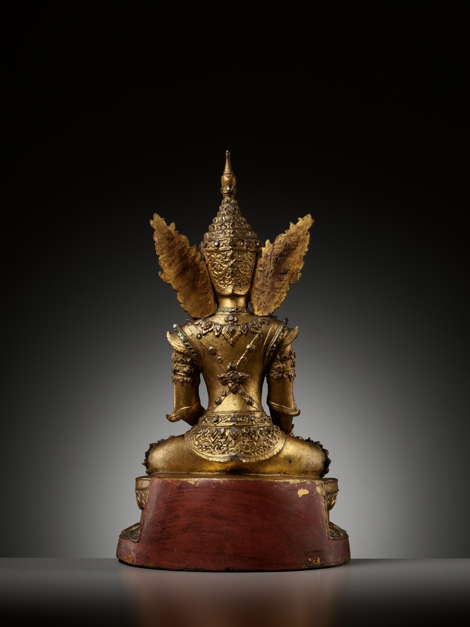 A GILT-LACQUERED WOOD FIGURE OF BUDDHA SHAKYAMUNI, SHAN STATE, BURMA,LATE 18TH TO EARLY 19TH CENTURY - Image 7 of 9
