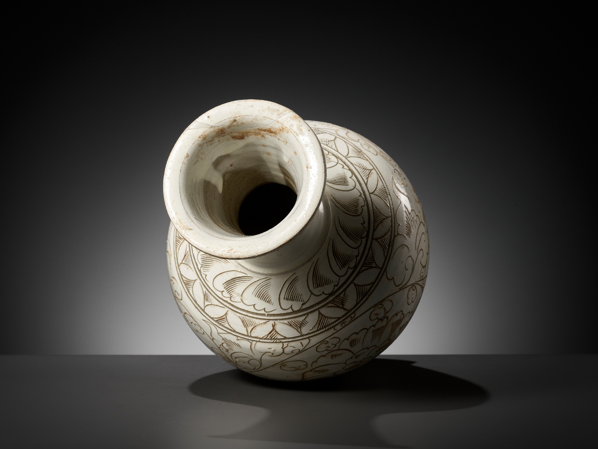 A CARVED CIZHOU SGRAFFIATO VASE, NORTHERN SONG DYNASTY - Image 13 of 17
