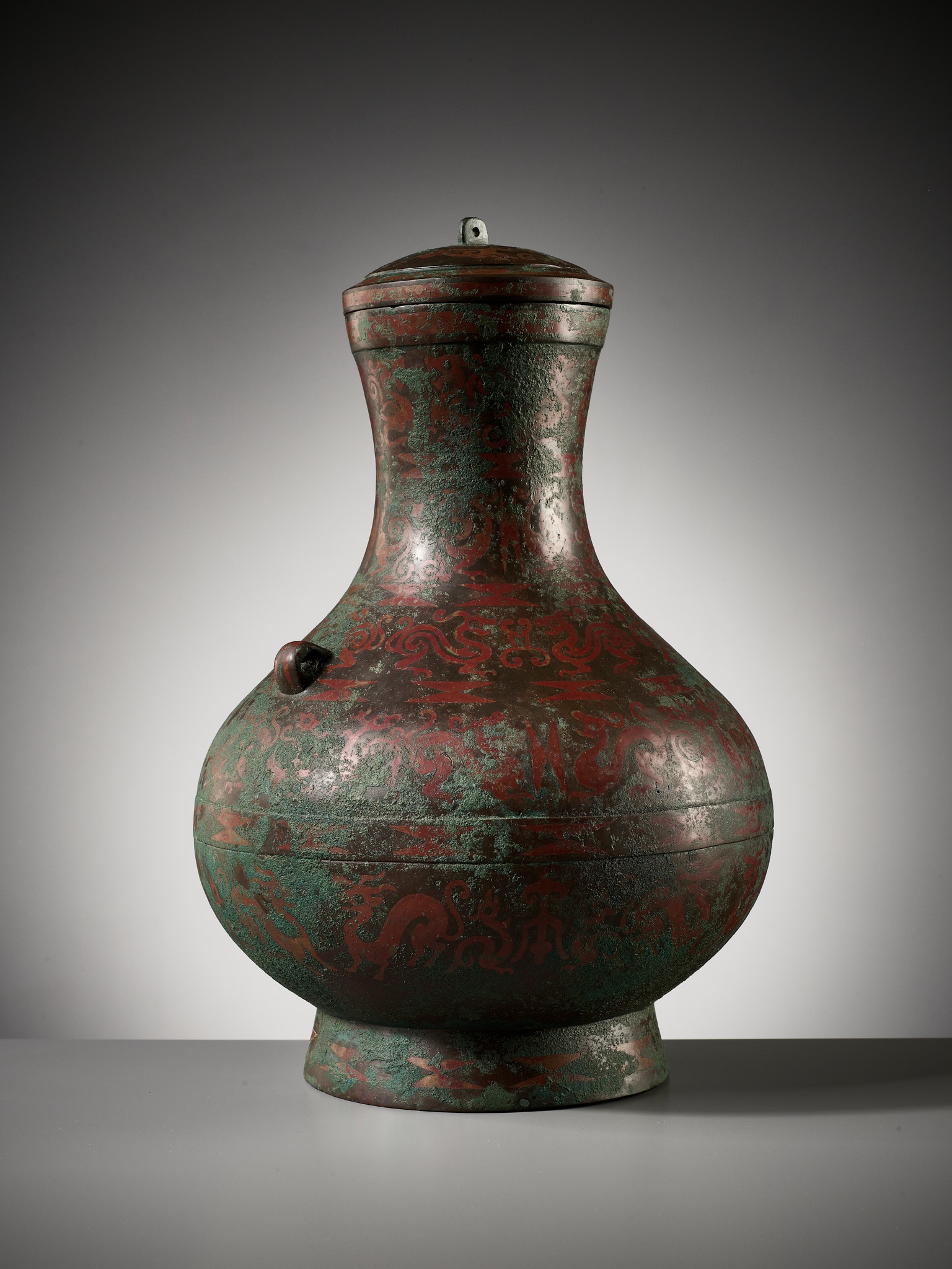 A COPPER-INLAID BRONZE RITUAL WINE VESSEL AND COVER, HU, EASTERN ZHOU DYNASTY - Image 12 of 27