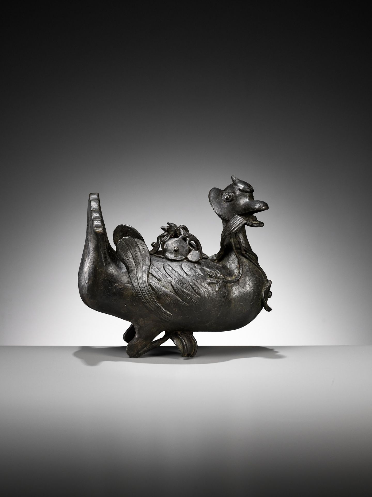 A MASSIVE BRONZE 'MANDARIN DUCK' CENSER AND COVER, MING DYNASTY - Image 6 of 11