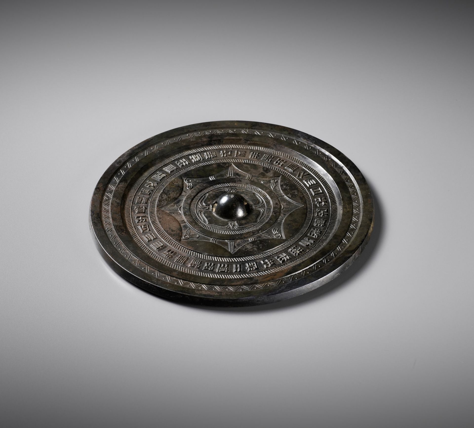 A LARGE BRONZE MIRROR WITH A 37-CHARACTER INSCRIPTION, HAN DYNASTY, CHINA, 206 BC-220 AD - Image 3 of 16