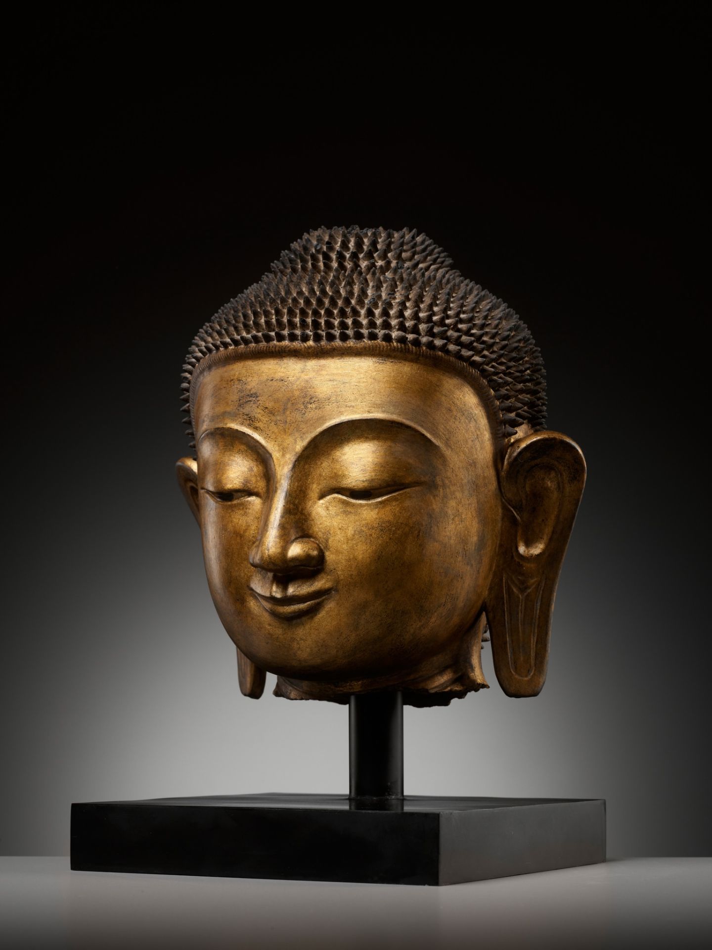 A LARGE GILT DRY LACQUER HEAD OF BUDDHA, SHAN STYLE, BURMA, 19TH CENTURY - Image 2 of 10
