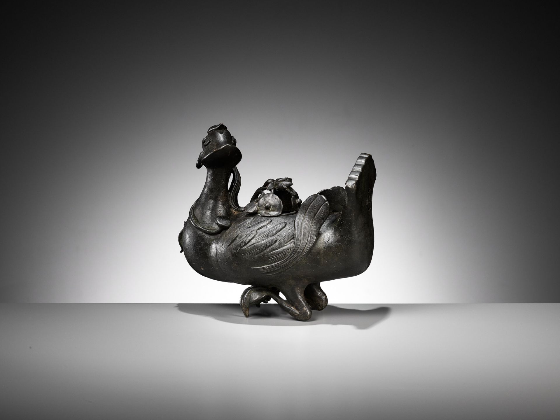 A MASSIVE BRONZE 'MANDARIN DUCK' CENSER AND COVER, MING DYNASTY - Image 7 of 11