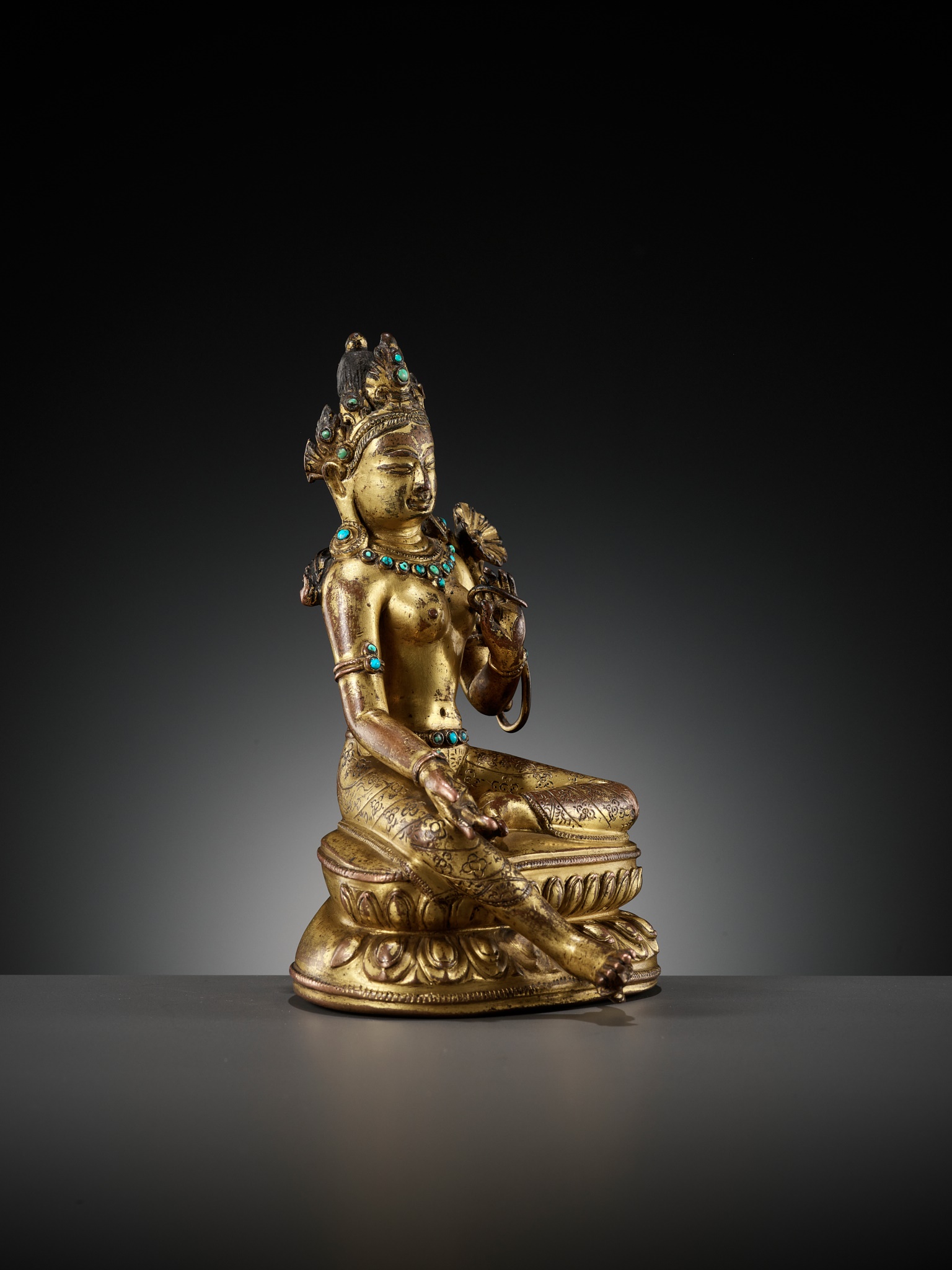 A GILT AND TURQUOISE-INLAID COPPER ALLOY FIGURE OF GREEN TARA, DENSATIL STYLE, TIBET, 14TH CENTURY - Image 12 of 16