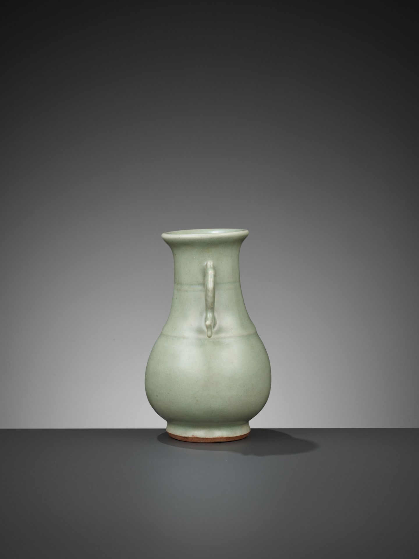 A LONGQUAN CELADON 'TWIN FISH' VASE, SOUTHERN SONG TO YUAN DYNASTY - Image 9 of 10