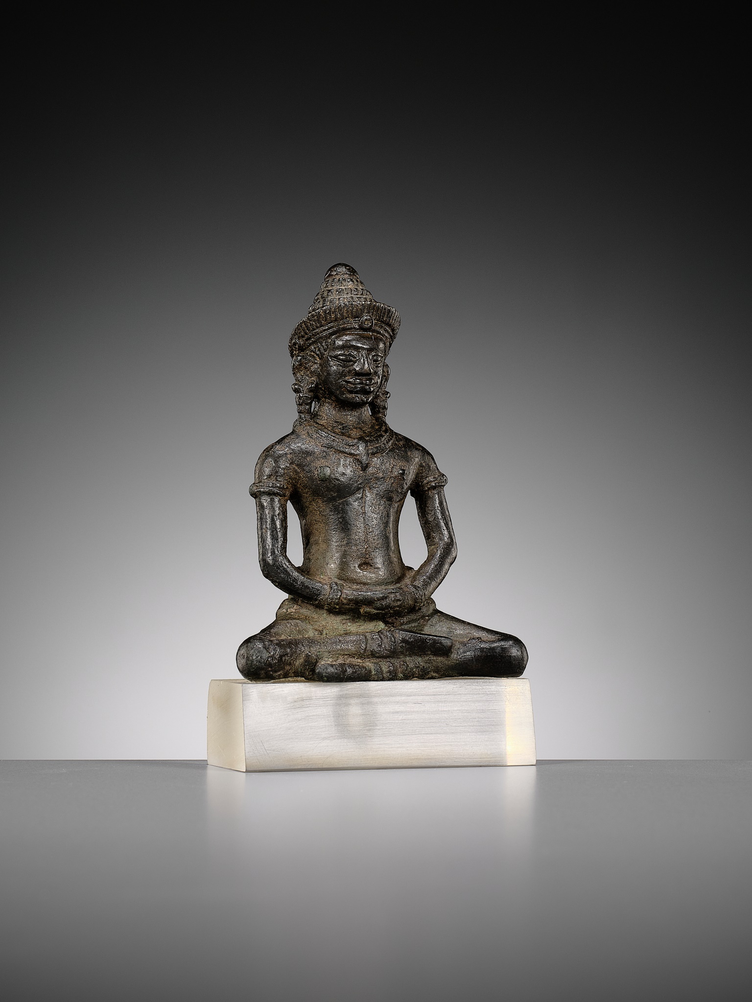 A BRONZE FIGURE OF BUDDHA, ANGKOR PERIOD, KHMER EMPIRE, 12TH CENTURY - Image 8 of 9