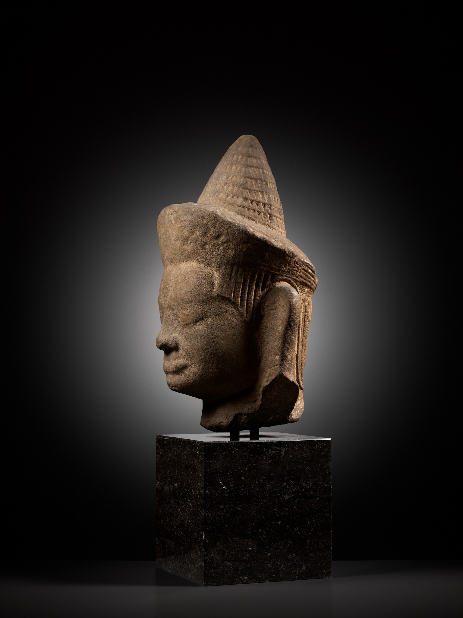 A MONUMENTAL SANDSTONE HEAD OF A MALE DEITY, ANGKOR WAT STYLE - Image 9 of 9