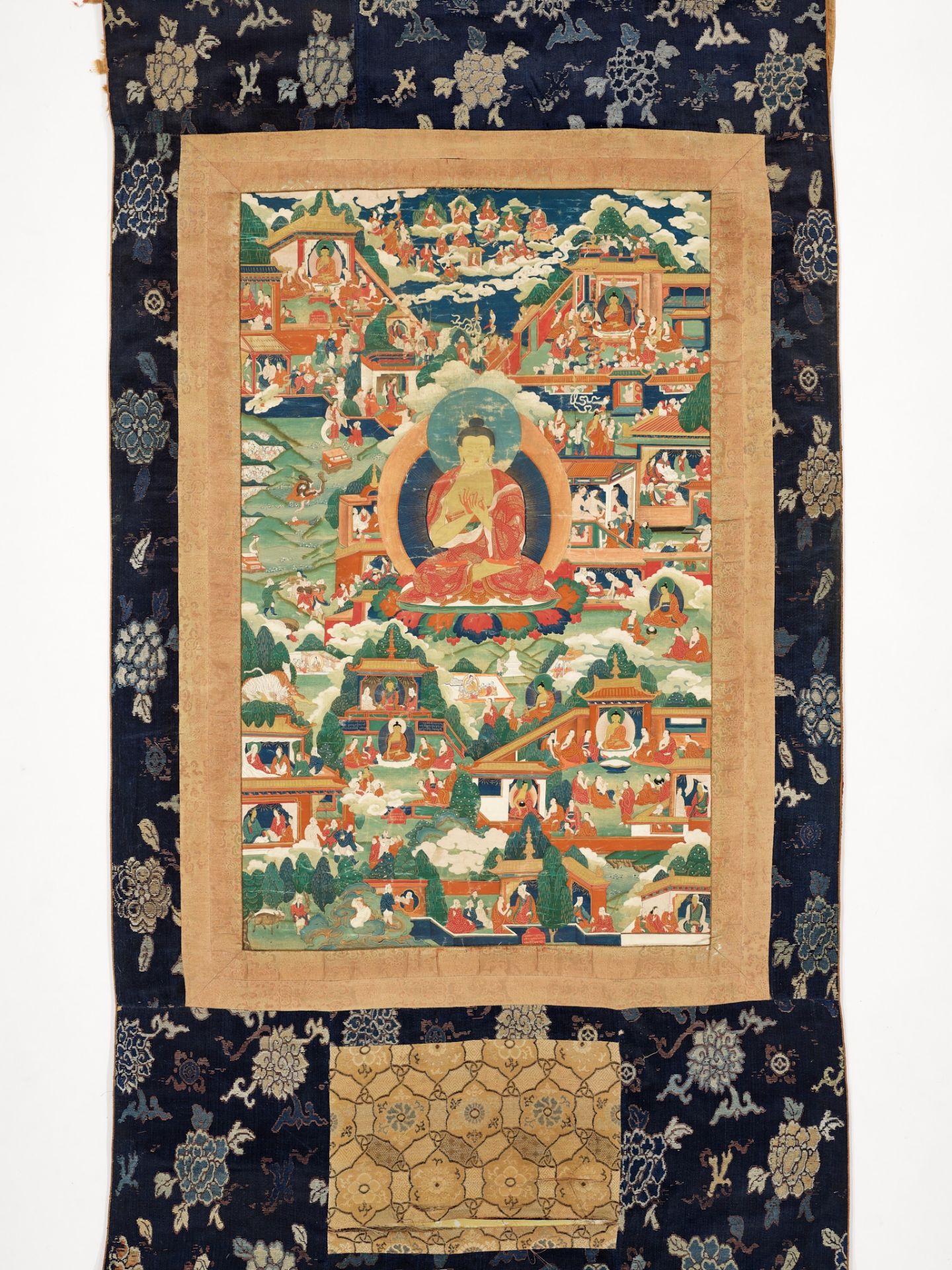 A THANGKA OF BUDDHA SHAKYAMUNI AND CLASSIC BUDDHIST TEACHING STORIES, NEW MENRI STYLE, TIBET,18TH C. - Image 2 of 15