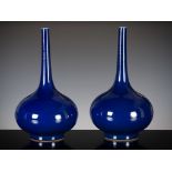 A LARGE PAIR OF BLUE-GLAZED BOTTLE VASES, LATE QING DYNASTY