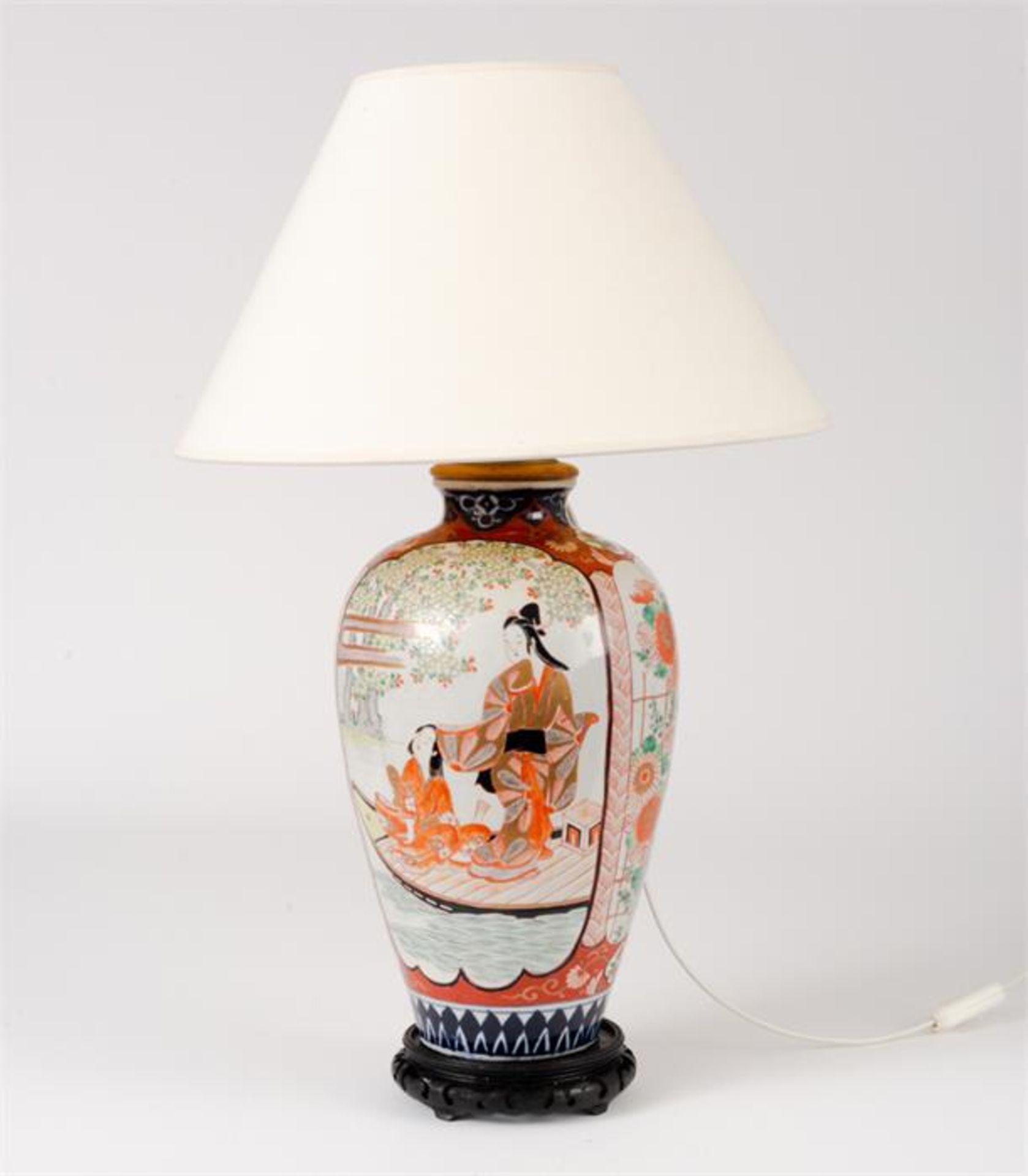 VASE CONVERTED INTO A TABLE LAMP