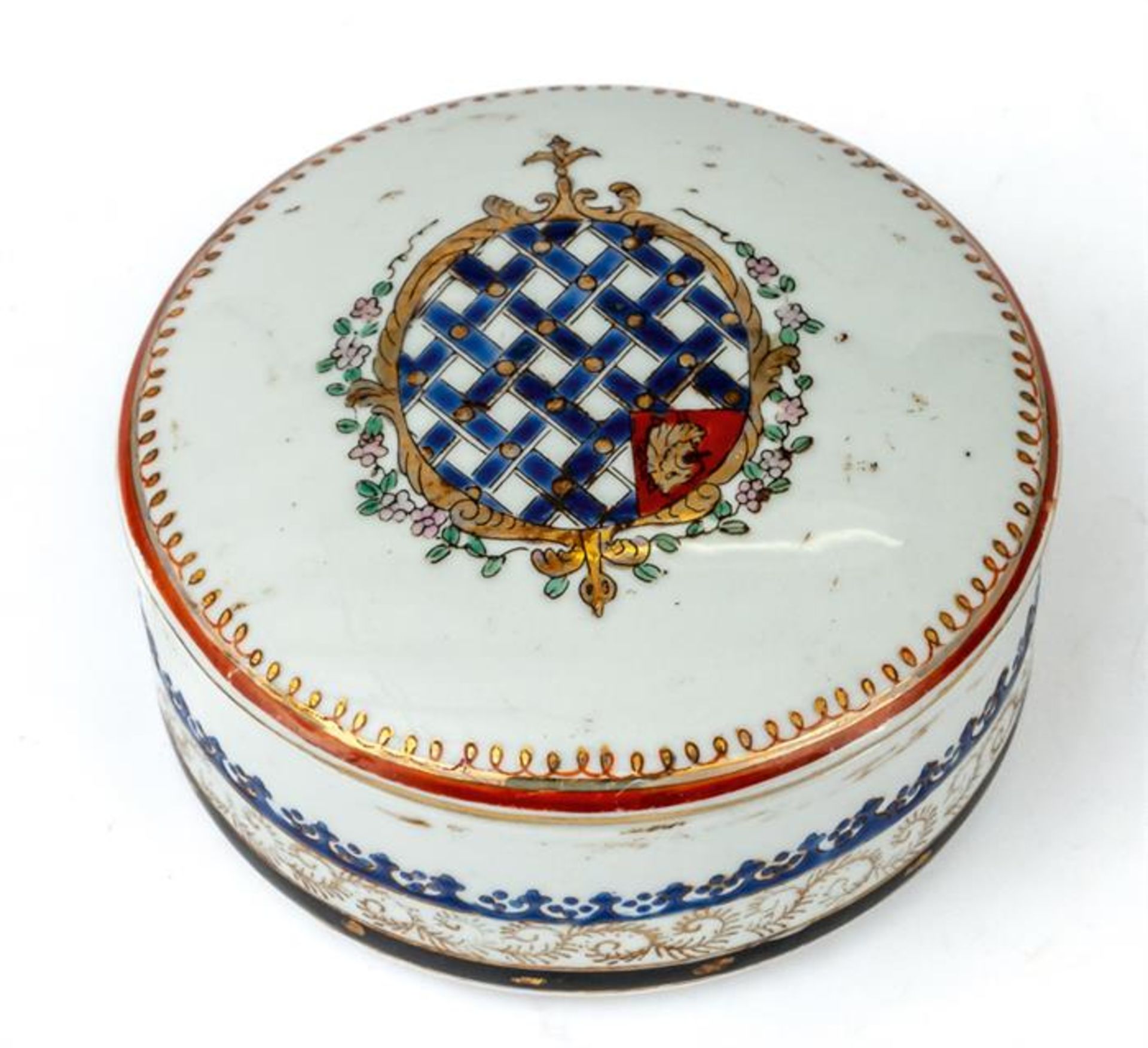 CHINESE PORCELAIN LID BOX