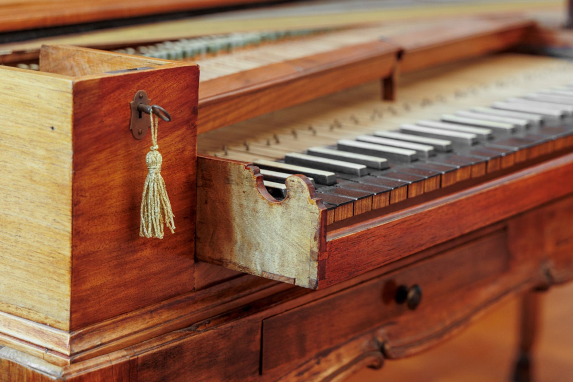 GERMAN SQUAREPIANO BY JOHANN MATTHIAS SCHIFFMANN, DUSEMOND (BRAUNEBERG), CIRCA 1780-1790 - Image 5 of 8