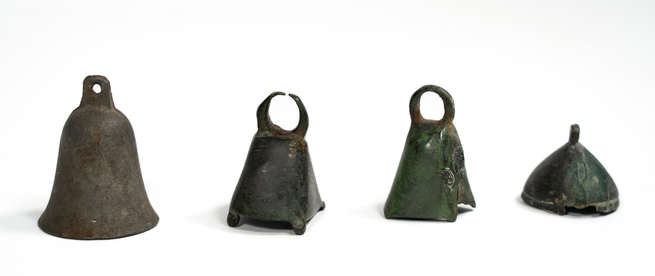 CONVOLUTE OF 4 SMALL, HISTORICAL BELLS - Image 2 of 10