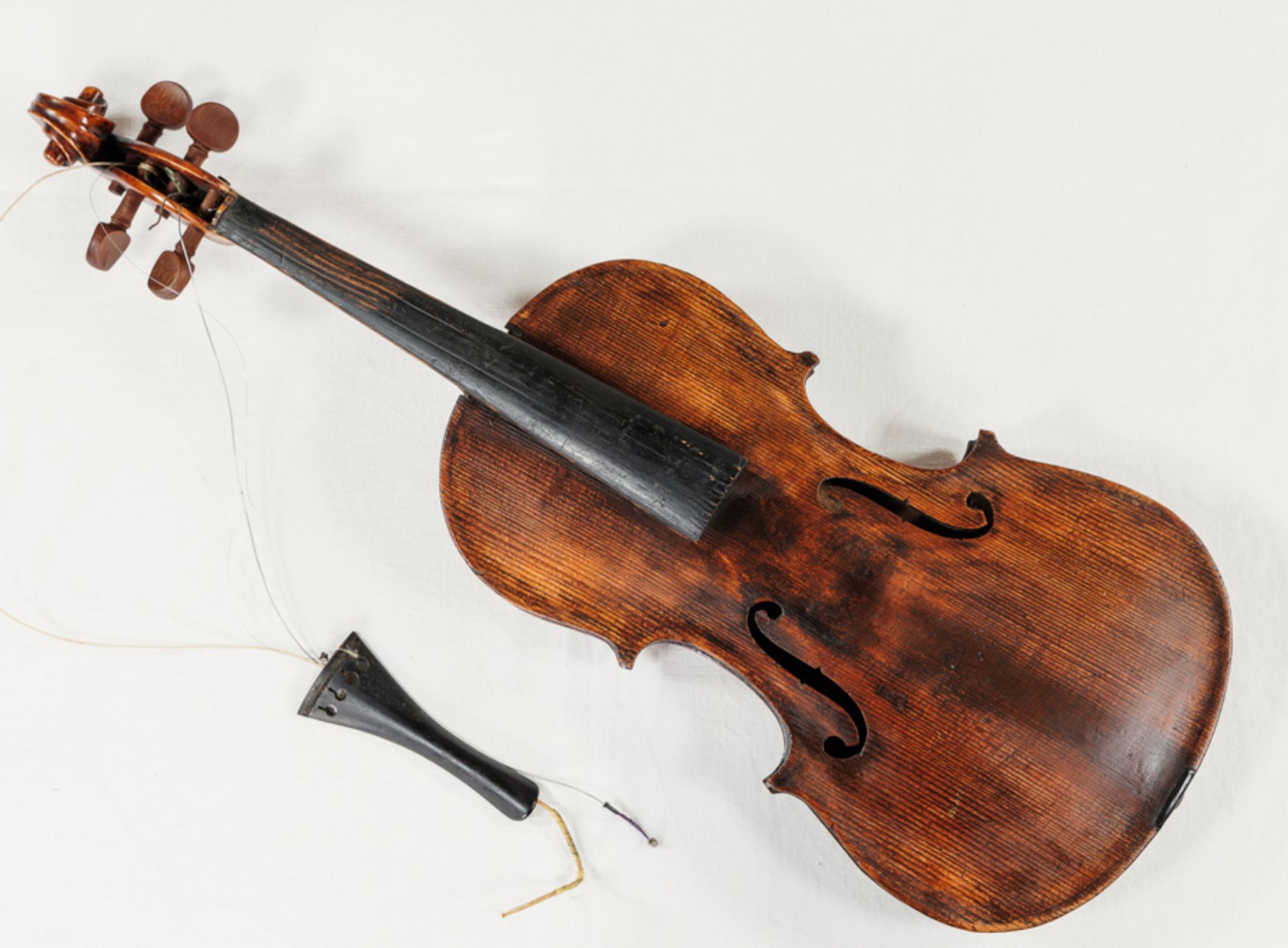 UNSIGNED HISTORICAL VIOLIN WITH CASE - Image 2 of 7