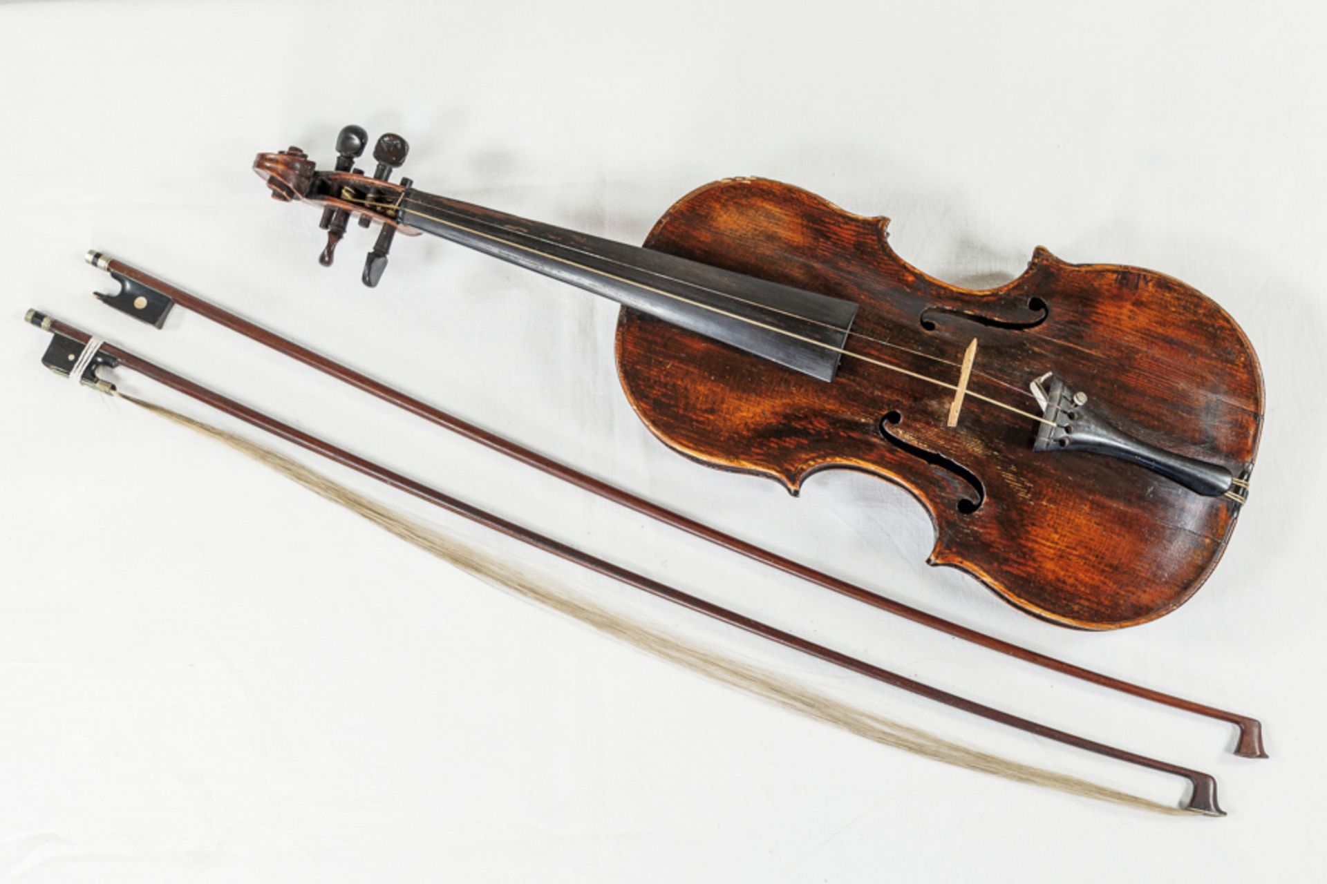 HISTORICAL VIOLIN WITH BOWS AND CASE - REPAIRED JOHANN MAHLKE BERLIN - Image 2 of 6
